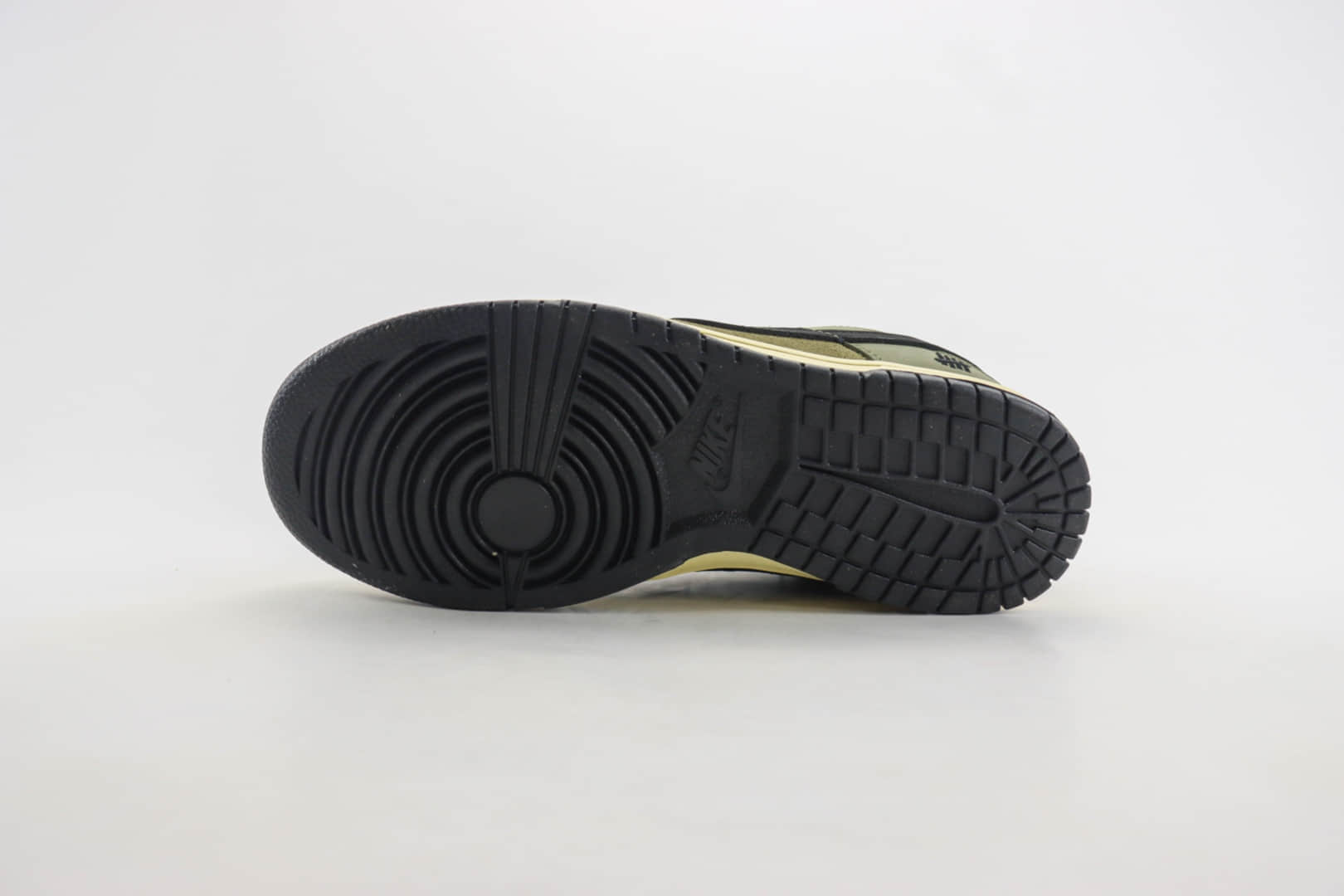 耐克Undefeated x Nike Dunk SB Low纯原版本三道杠SB Dunk军绿色板鞋 莆田耐克代理 货号：JH8037-921