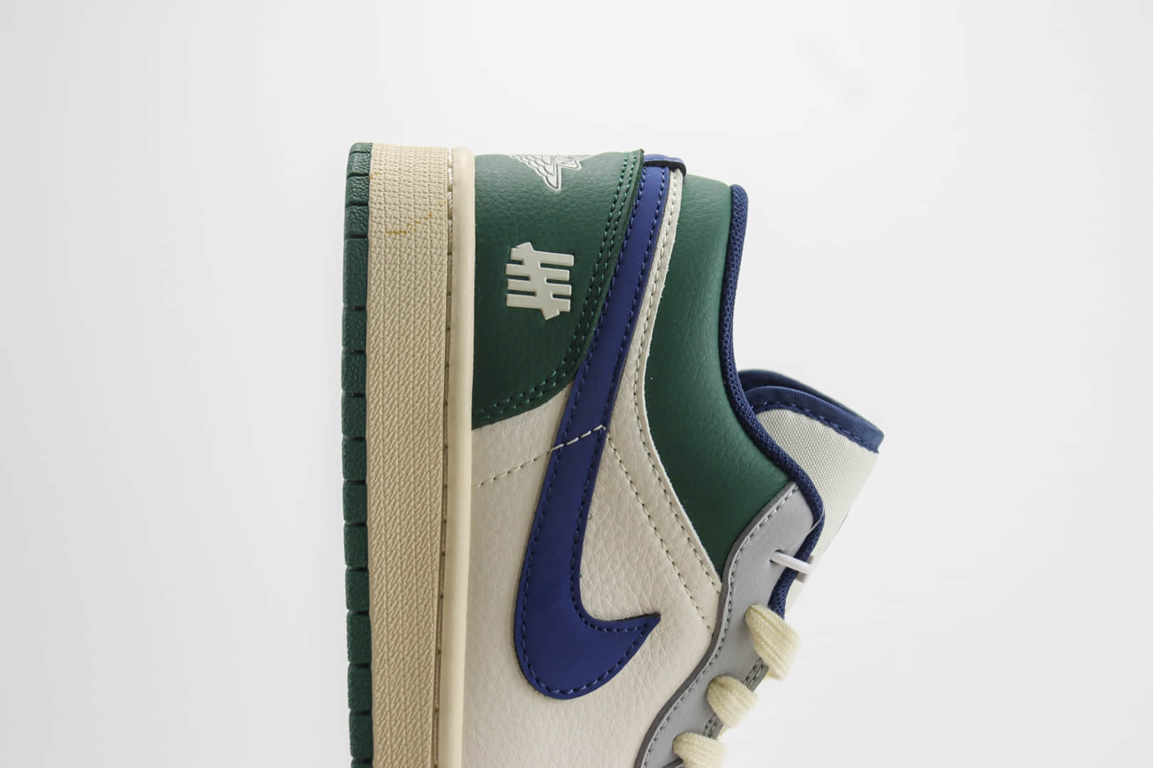 乔丹Air Jordan AJ1 Low纯原版本低帮AJ1三道杠联名款板鞋 莆田AJ1工厂 货号：JJ8688-005