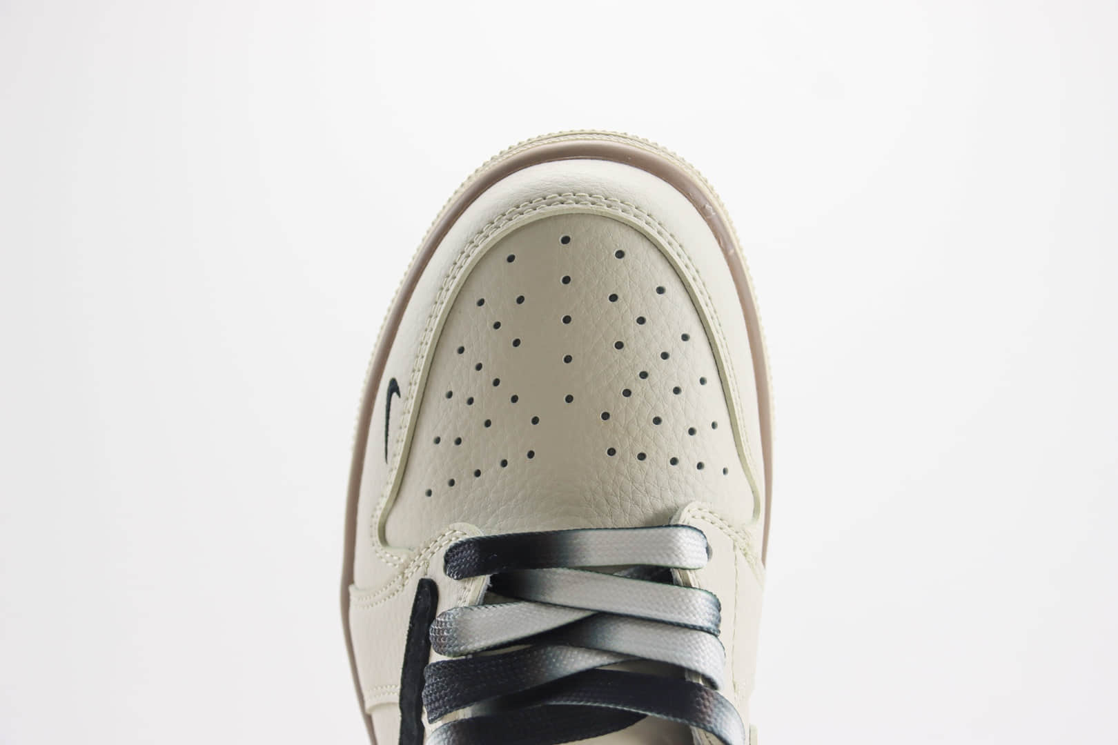 乔丹Travis Scott x Fragment Design x Air Jordan 1 Low纯原版本低帮AJ1闪电联名TS米黑双拼板鞋 莆田AJ货源 货号：CF3688-018