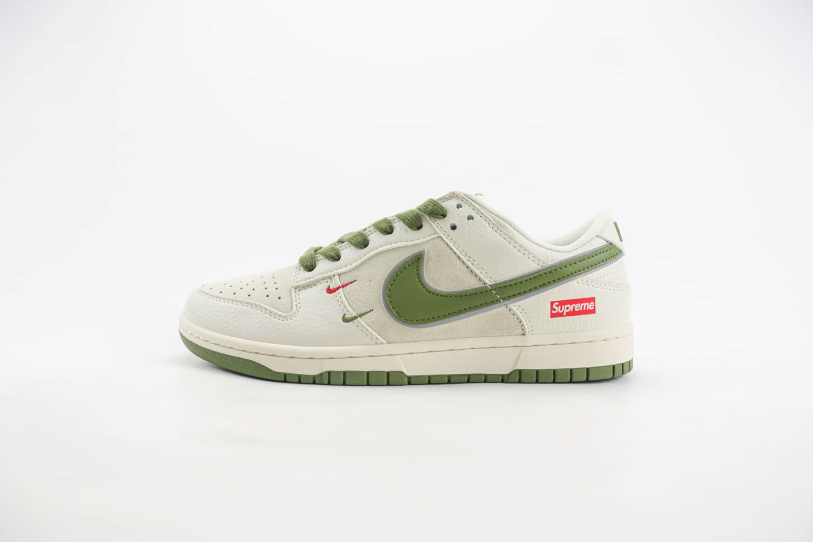 耐克Supreme x Nike SB Dunk Low纯原版本低帮SB Dunk白绿双小勾板鞋 莆田耐克货源 货号:XX2025-689