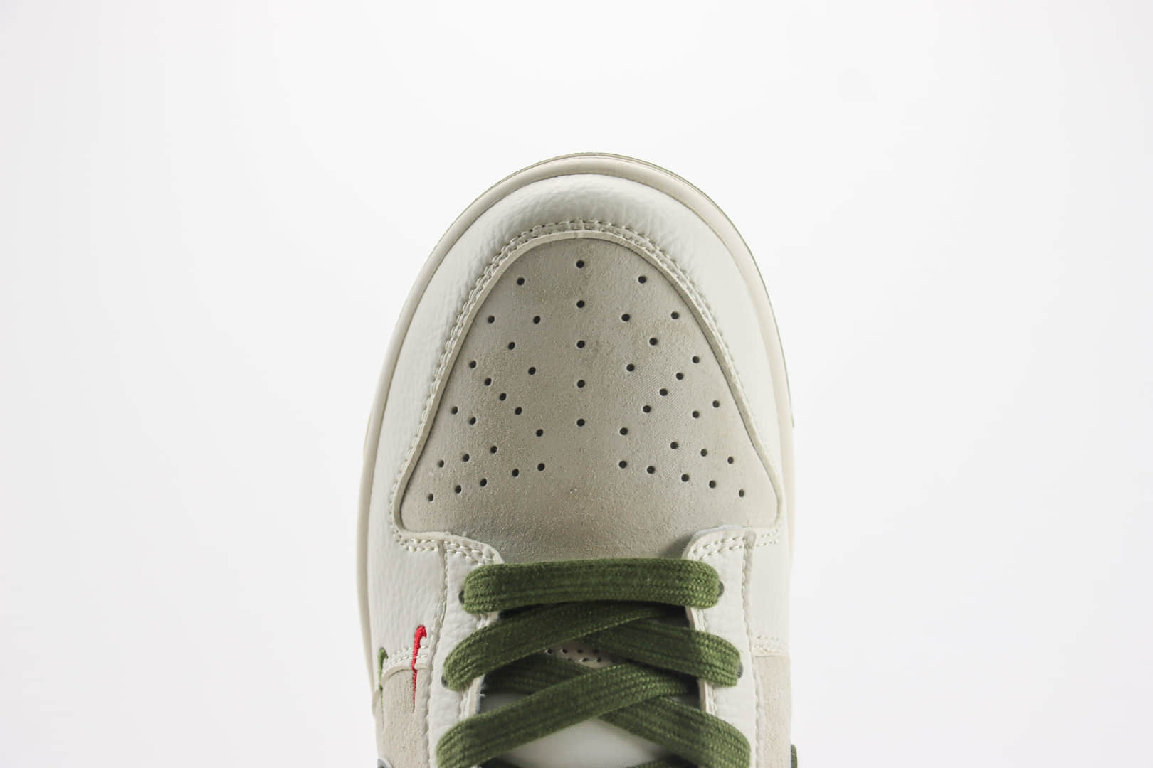 耐克Supreme x Nike SB Dunk Low纯原版本低帮SB Dunk白绿双小勾板鞋 莆田耐克货源 货号:XX2025-689