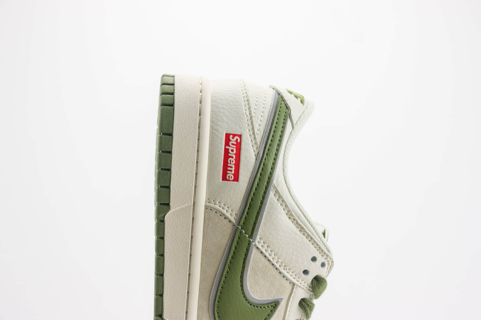 耐克Supreme x Nike SB Dunk Low纯原版本低帮SB Dunk白绿双小勾板鞋 莆田耐克货源 货号:XX2025-689