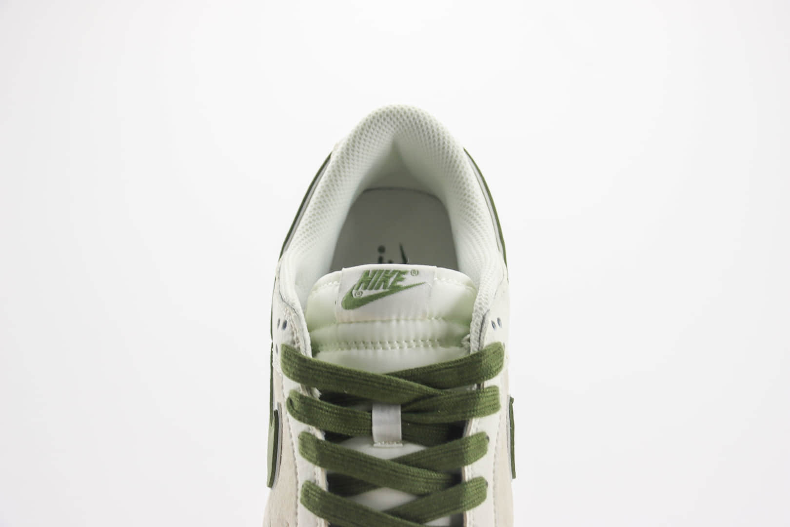 耐克Supreme x Nike SB Dunk Low纯原版本低帮SB Dunk白绿双小勾板鞋 莆田耐克货源 货号:XX2025-689