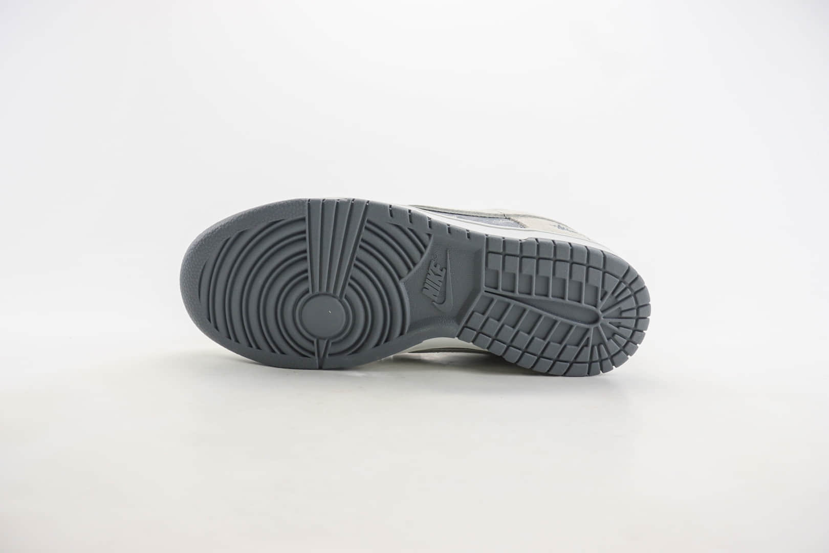 耐克Stussy x Nike SB Dunk Low纯原版本斯图西联名SB Dunk米灰色滑板板鞋 莆田耐克批发 货号：XX2025-578