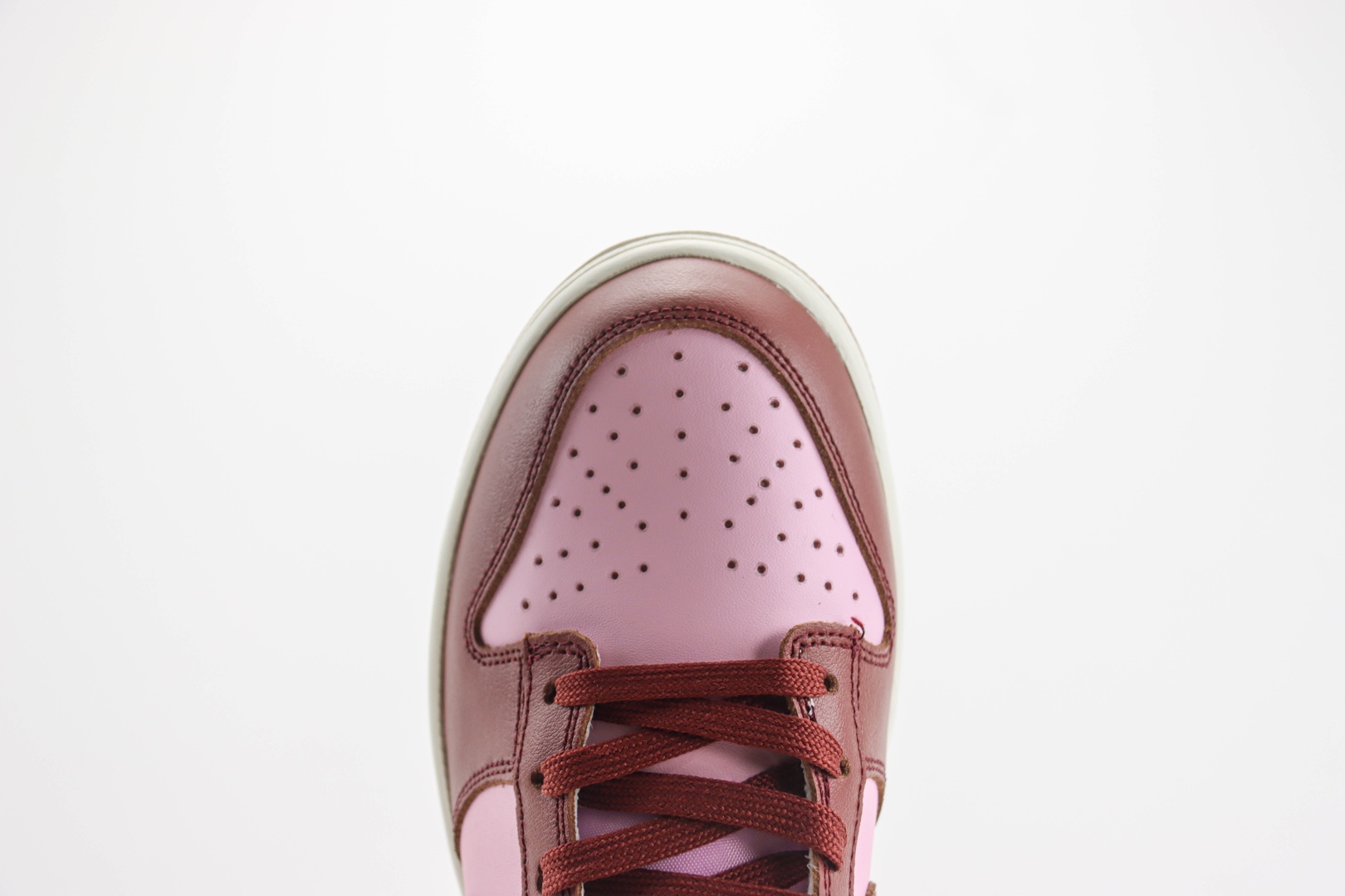 耐克Nike SB Dunk Low纯原版本低帮SB Dunk粉酒红滑板板鞋 莆田耐克货源 货号:DD1873-114