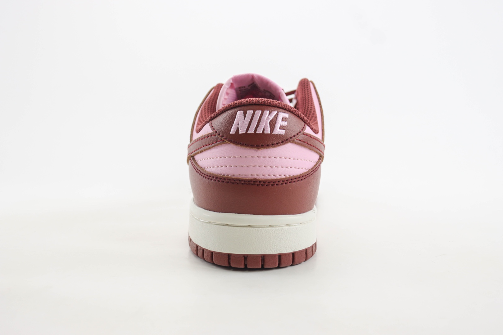 耐克Nike SB Dunk Low纯原版本低帮SB Dunk粉酒红滑板板鞋 莆田耐克货源 货号:DD1873-114