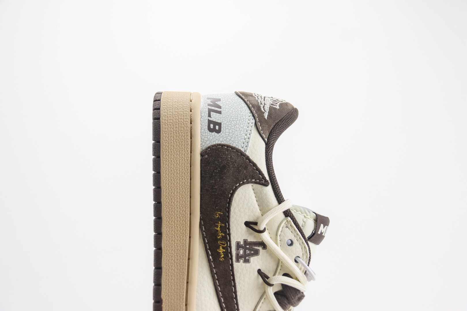 乔丹MLB x Air Jordan 1 Low纯原版本低帮AJ1深棕抽绳MLB联名LA倒钩低帮板鞋 莆田AJ货源 货号：XS3186-204