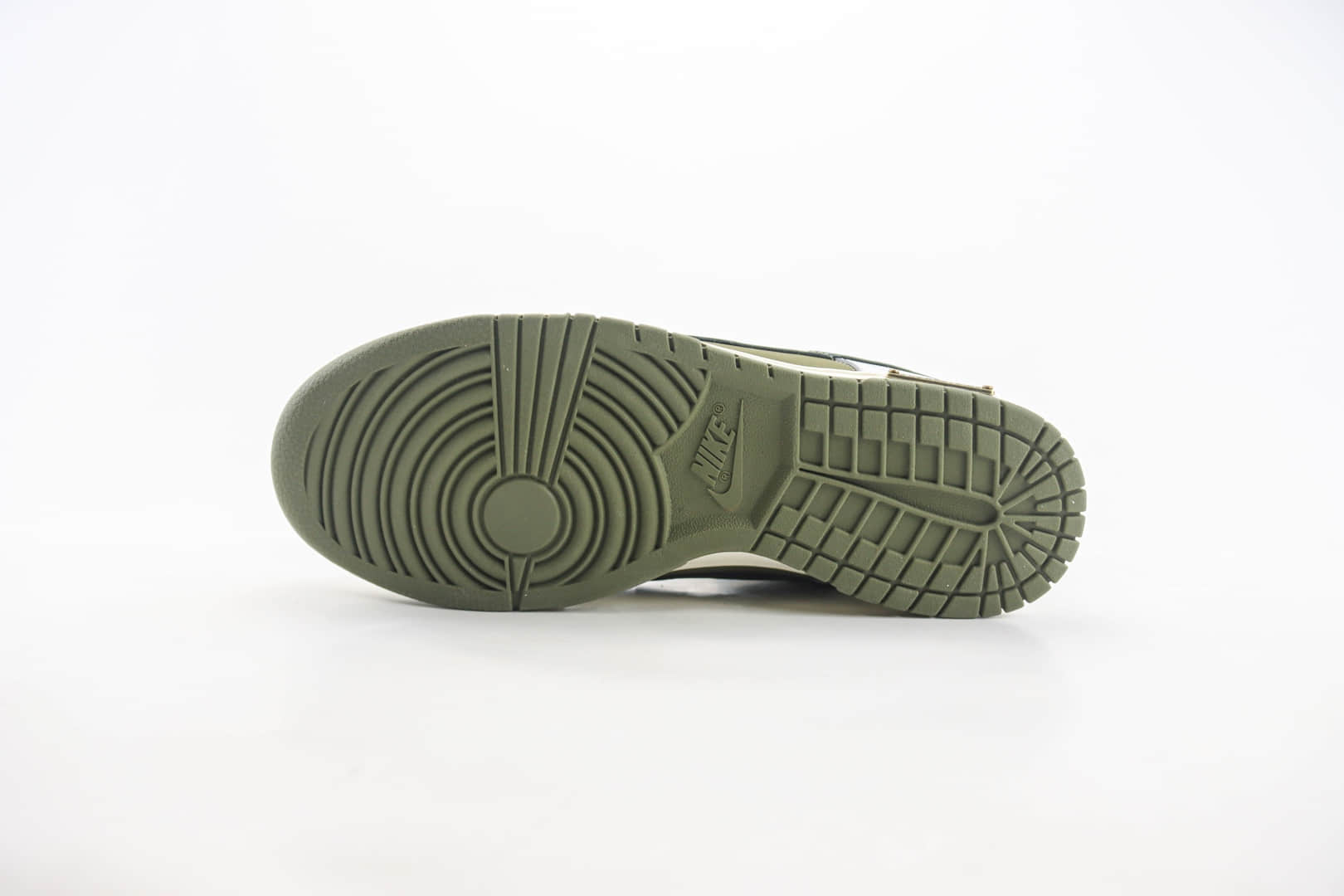 耐克Nike SB Dunk Low纯原版本低帮SB Dunk匿名玩家404军绿白黑休闲板鞋 莆田耐克货源 货号：GW1220-010