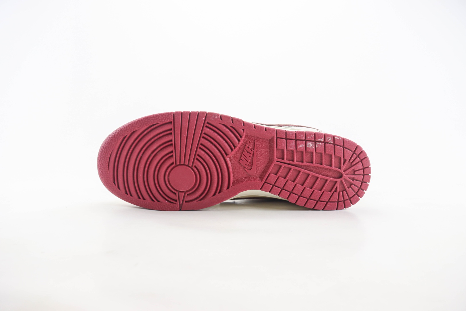 耐克Stussy x Nike SB Dunk Low纯原版本斯图西联名SB Dunk白红鬼脸板鞋 莆田耐克工厂 货号：KK1333-031