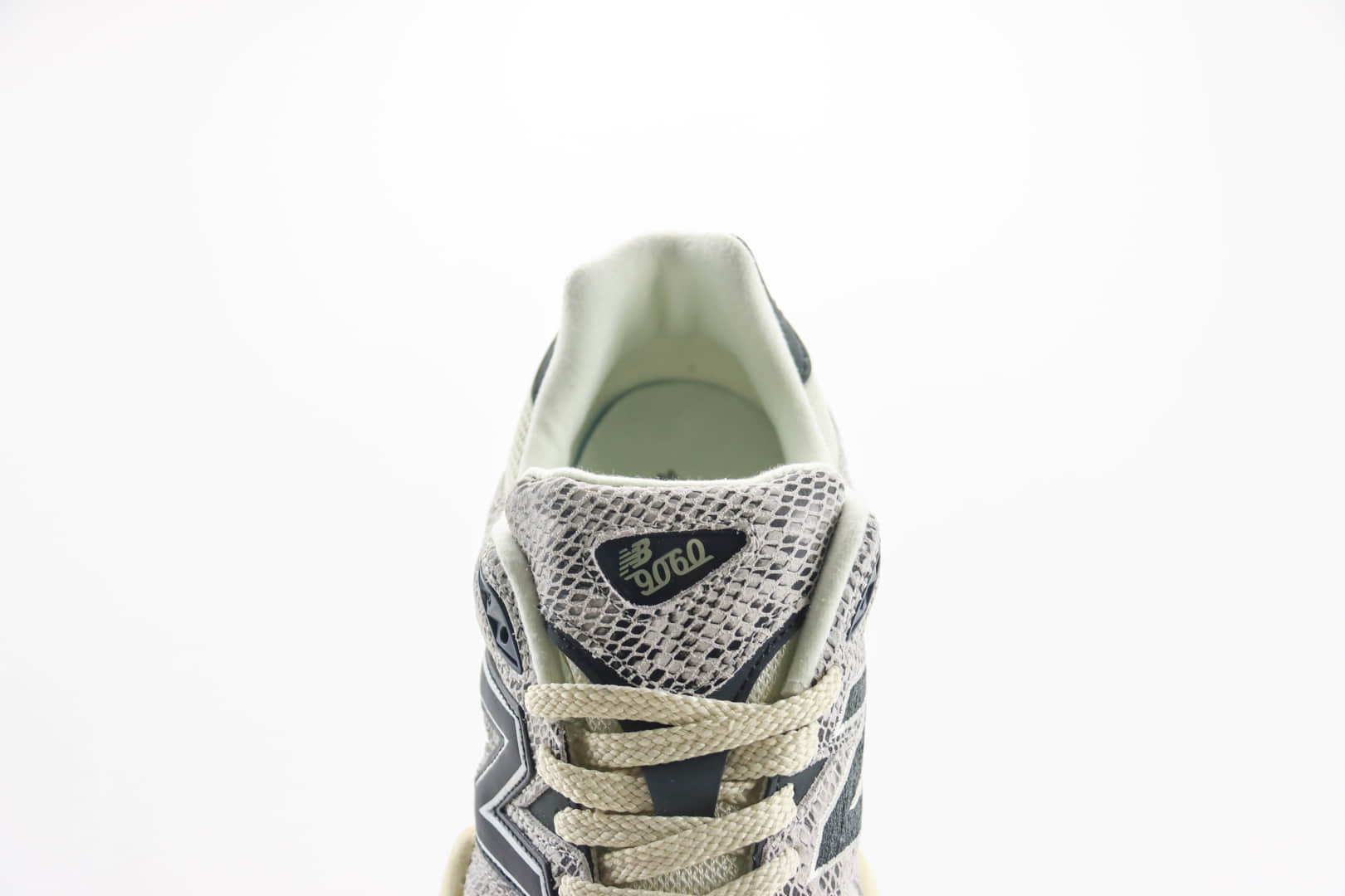 新百伦New Balance 9060纯原版本NB9060蛇年限定复古运动慢跑鞋 莆田复刻鞋货源 货号：U9060SNA