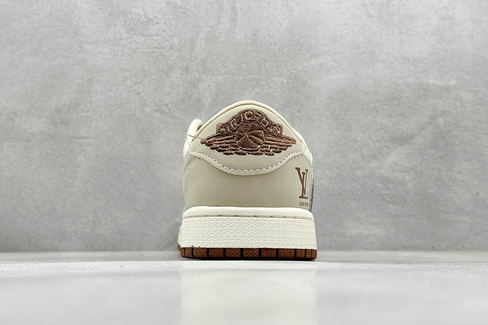 乔丹Travis Scott x Fragment Design x Air Jordan 1 Low纯原版本闪电倒钩联名AJ1花勾鬼脸LV路易威登低帮板鞋 莆田AJ工厂 货号：XS2024-060