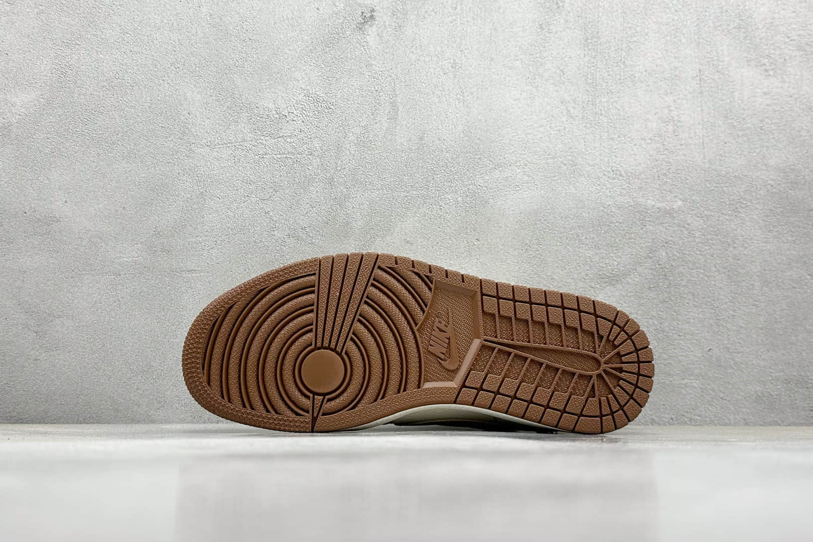 乔丹Travis Scott x Fragment Design x Air Jordan 1 Low纯原版本闪电倒钩联名AJ1花勾鬼脸LV路易威登低帮板鞋 莆田AJ工厂 货号：XS2024-060