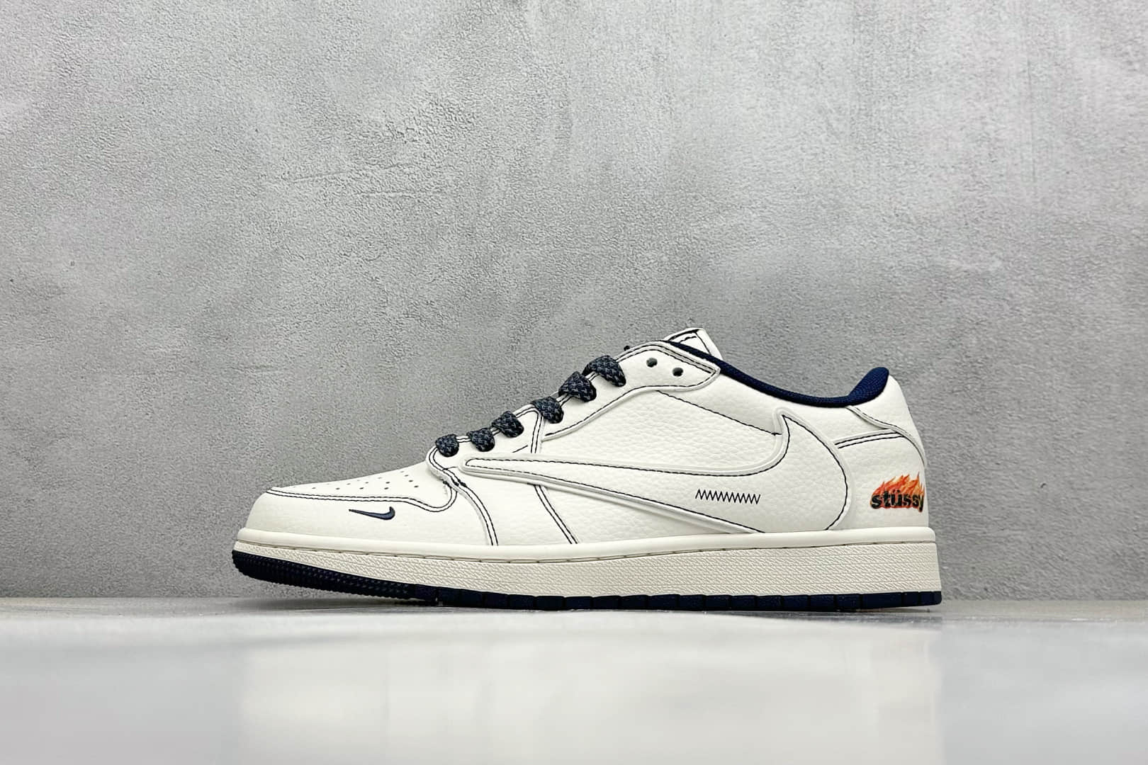 乔丹Stussy x Air Jordan 1 Low纯原版本斯图西联名AJ1灰线火焰低帮板鞋 莆田AJ代理 货号：ZH2598-230