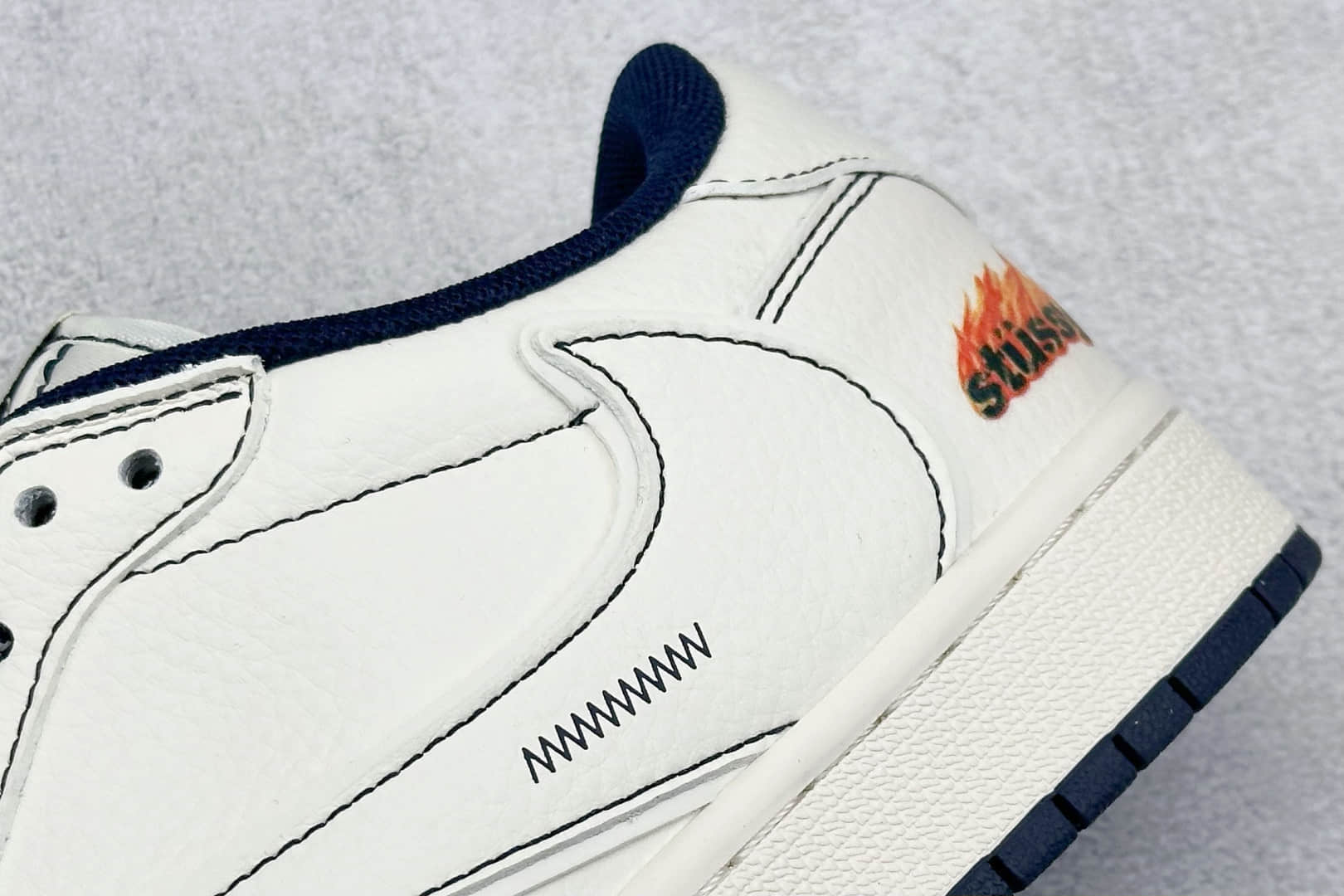 乔丹Stussy x Air Jordan 1 Low纯原版本斯图西联名AJ1灰线火焰低帮板鞋 莆田AJ代理 货号：ZH2598-230