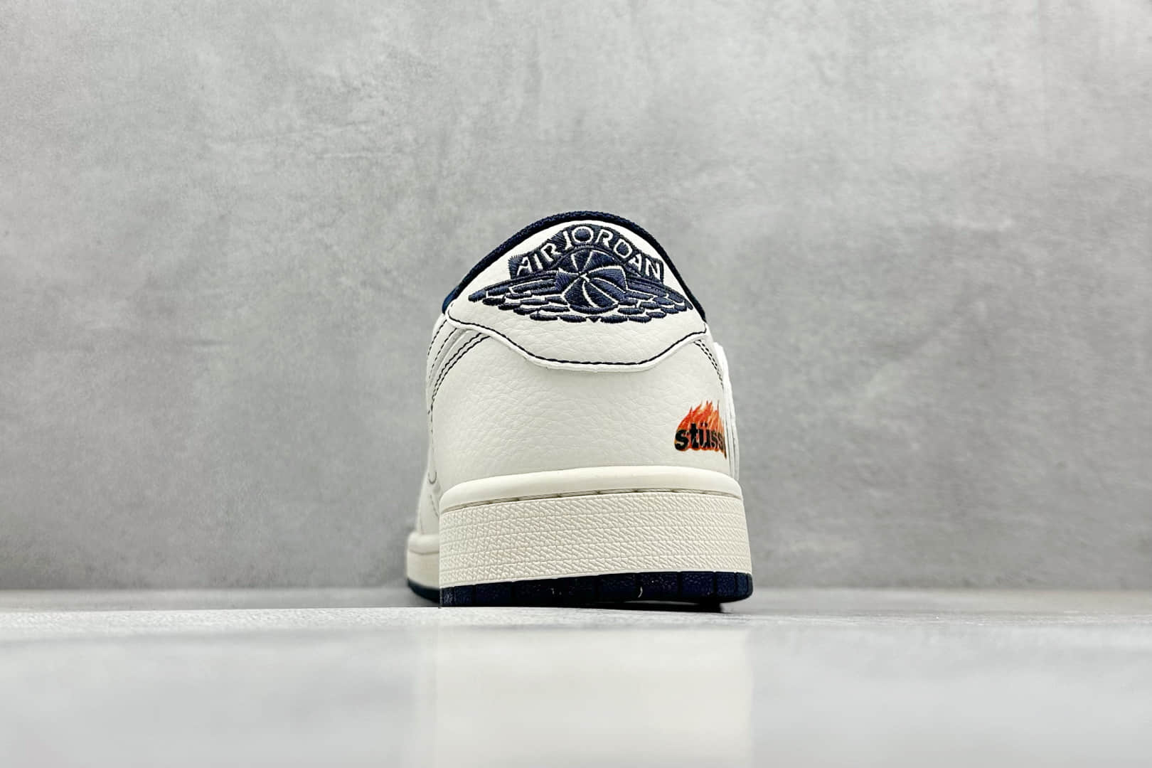 乔丹Stussy x Air Jordan 1 Low纯原版本斯图西联名AJ1灰线火焰低帮板鞋 莆田AJ代理 货号：ZH2598-230