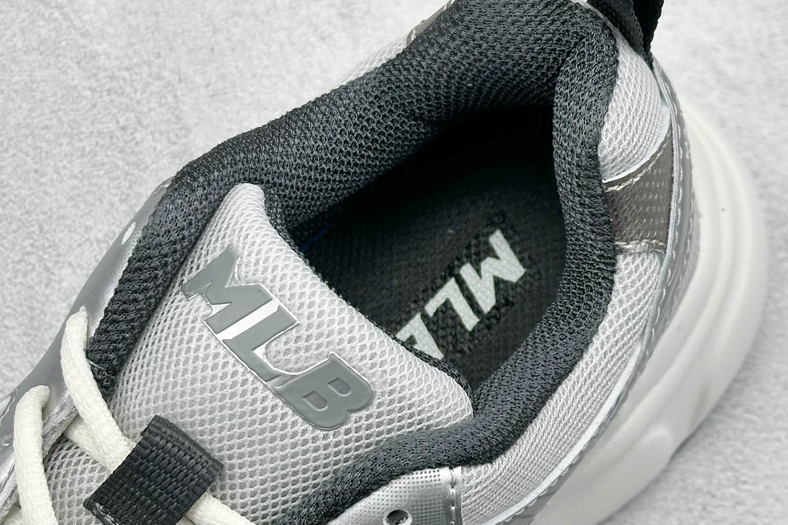 洋基队MLB Speed Runner纯原版本银灰色厚底老爹低帮休闲运动慢跑鞋 莆田复刻鞋货源 货号：3ARNA065N