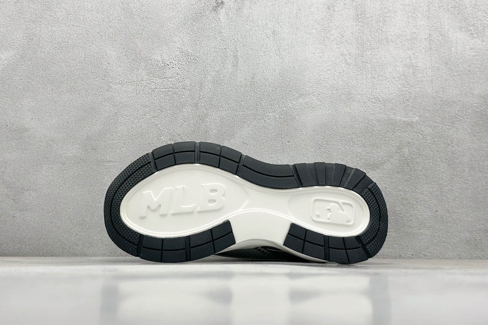 洋基队MLB Speed Runner纯原版本银灰色厚底老爹低帮休闲运动慢跑鞋 莆田复刻鞋货源 货号：3ARNA065N