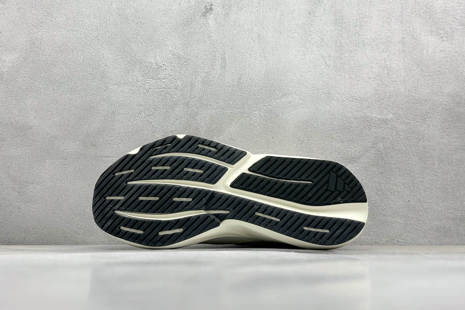 阿迪达斯adidas LightBlaze纯原版本白红黑耐磨减震专业跑步鞋 莆田阿迪达斯工厂 货号：JQ9967