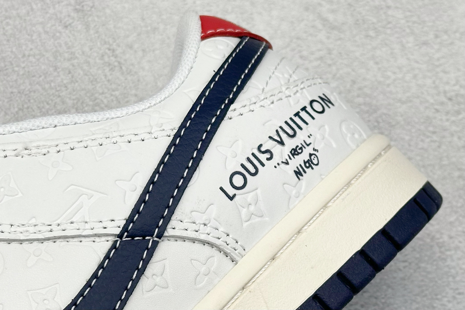 耐克Louis Vuitton x Nike SB Dunk Low纯原版本路易威登联名SB Dunk蓝勾暗印花LV板鞋 莆田奢侈品工厂 货号：XX3168-146