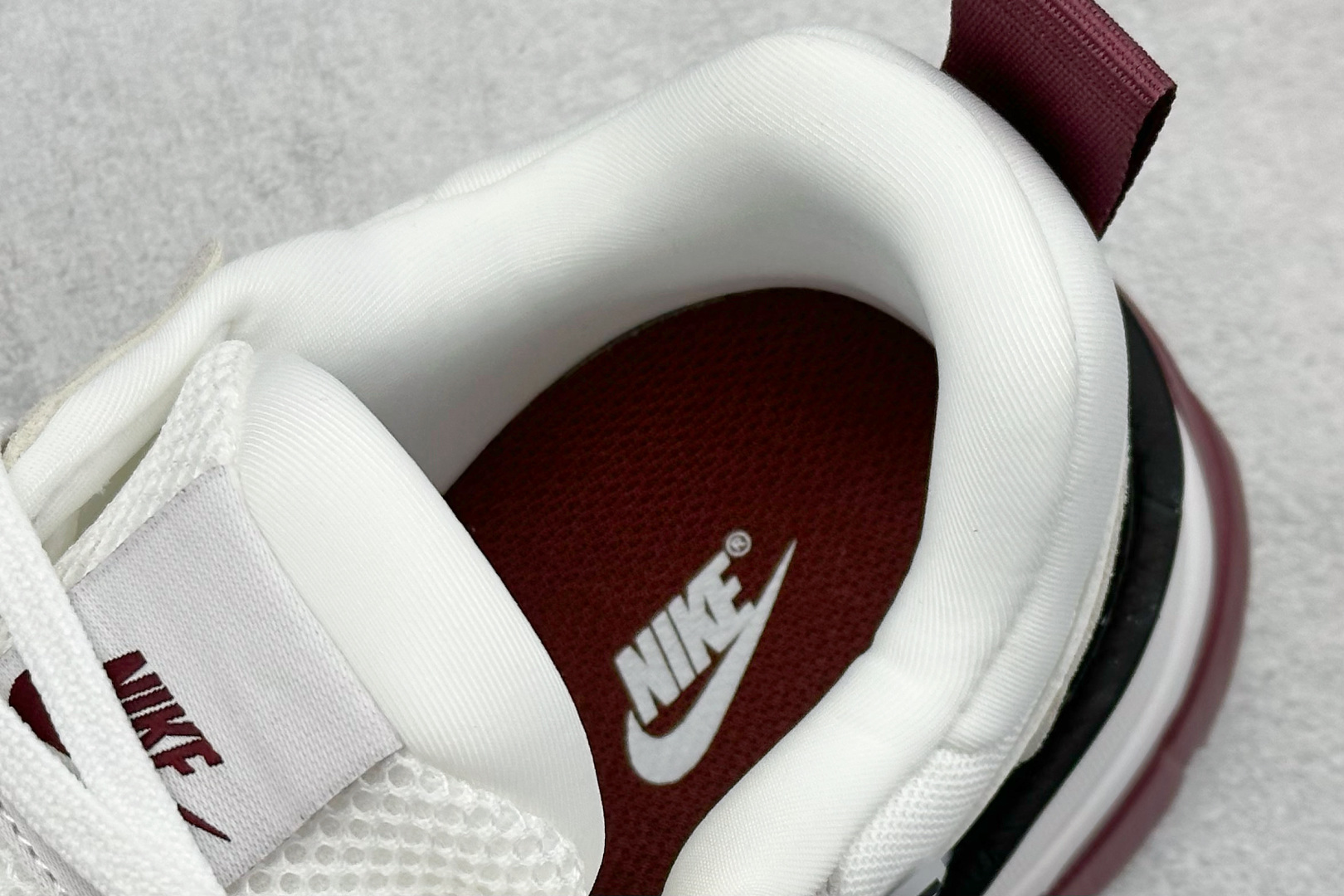 耐克Nike V2K Runtekk纯原版本白灰红减震复古跑鞋 莆田耐克批发 货号:HQ3500-100