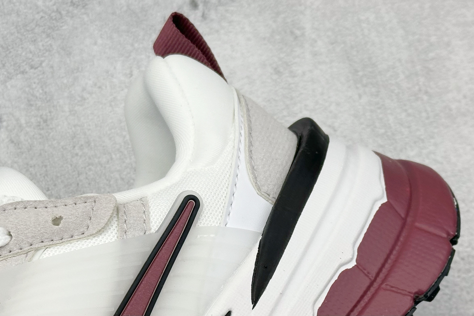 耐克Nike V2K Runtekk纯原版本白灰红减震复古跑鞋 莆田耐克批发 货号:HQ3500-100