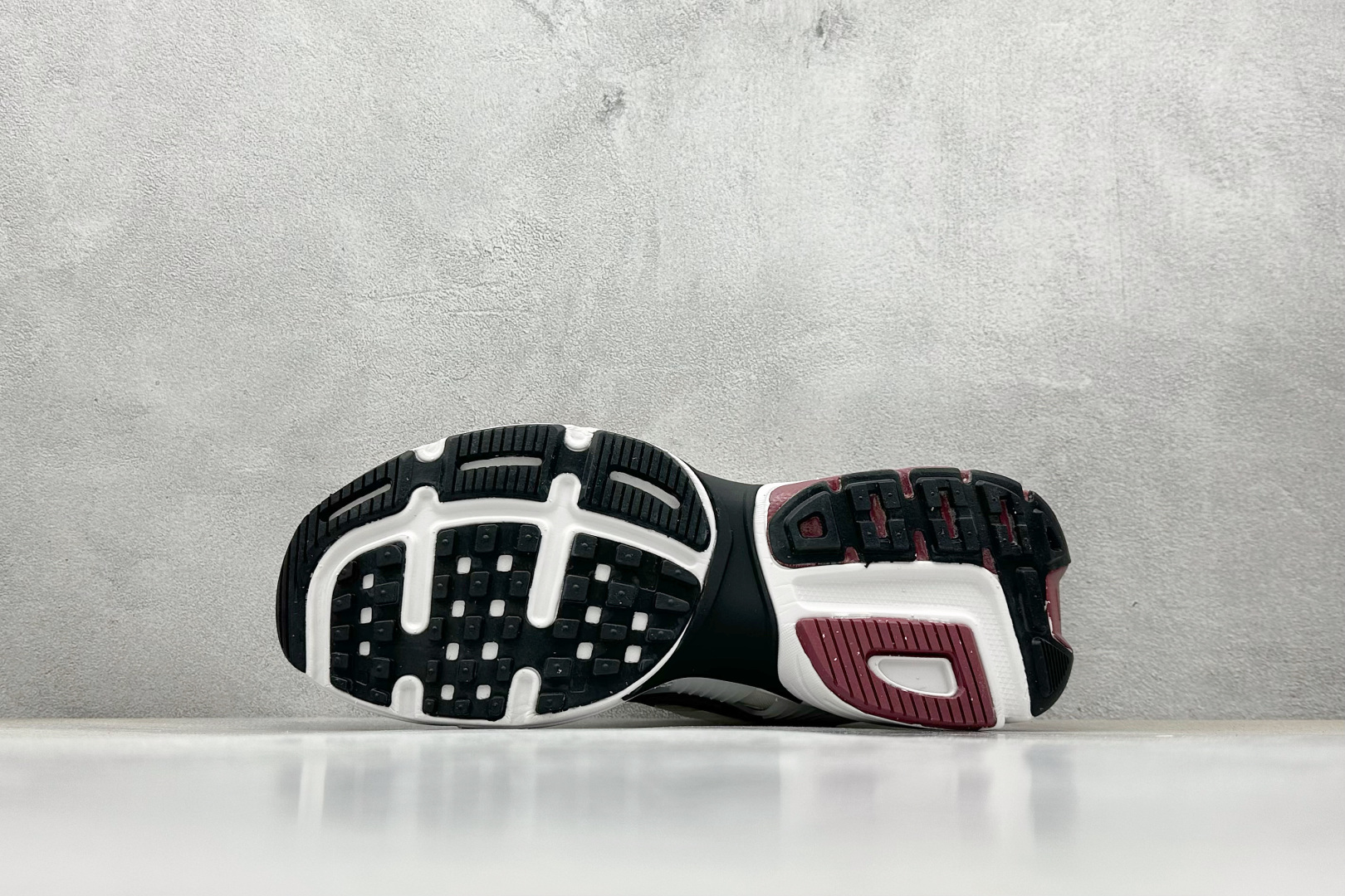 耐克Nike V2K Runtekk纯原版本白灰红减震复古跑鞋 莆田耐克批发 货号:HQ3500-100