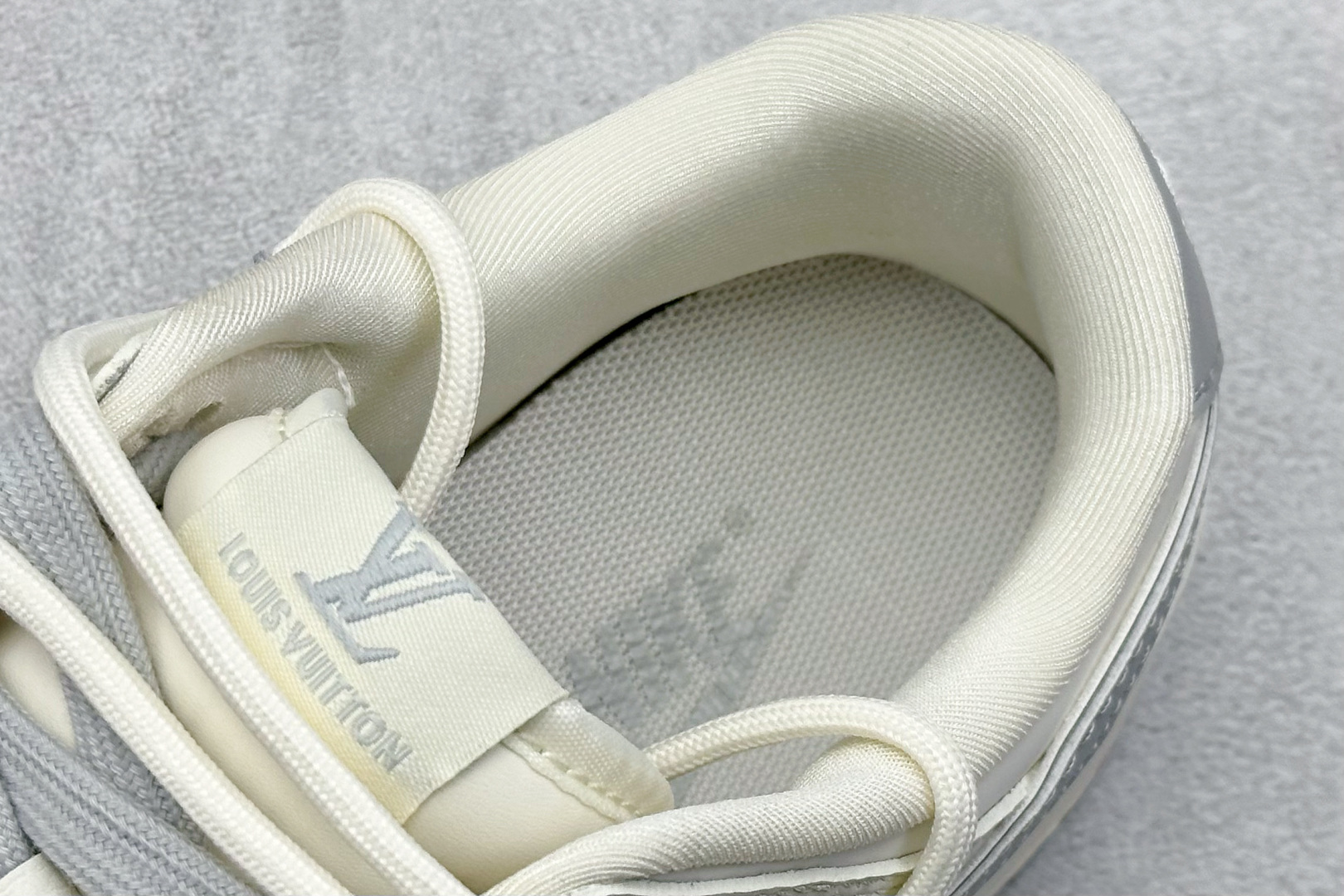 耐克Louis Vuitton x Nike SB Dunk Low纯原版本LV联名SB Dunk米白灰解构绑带板鞋 莆田耐克代理 货号：DM6868-092