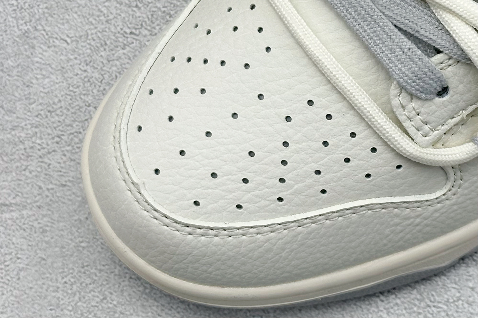 耐克Louis Vuitton x Nike SB Dunk Low纯原版本LV联名SB Dunk米白灰解构绑带板鞋 莆田耐克代理 货号：DM6868-092