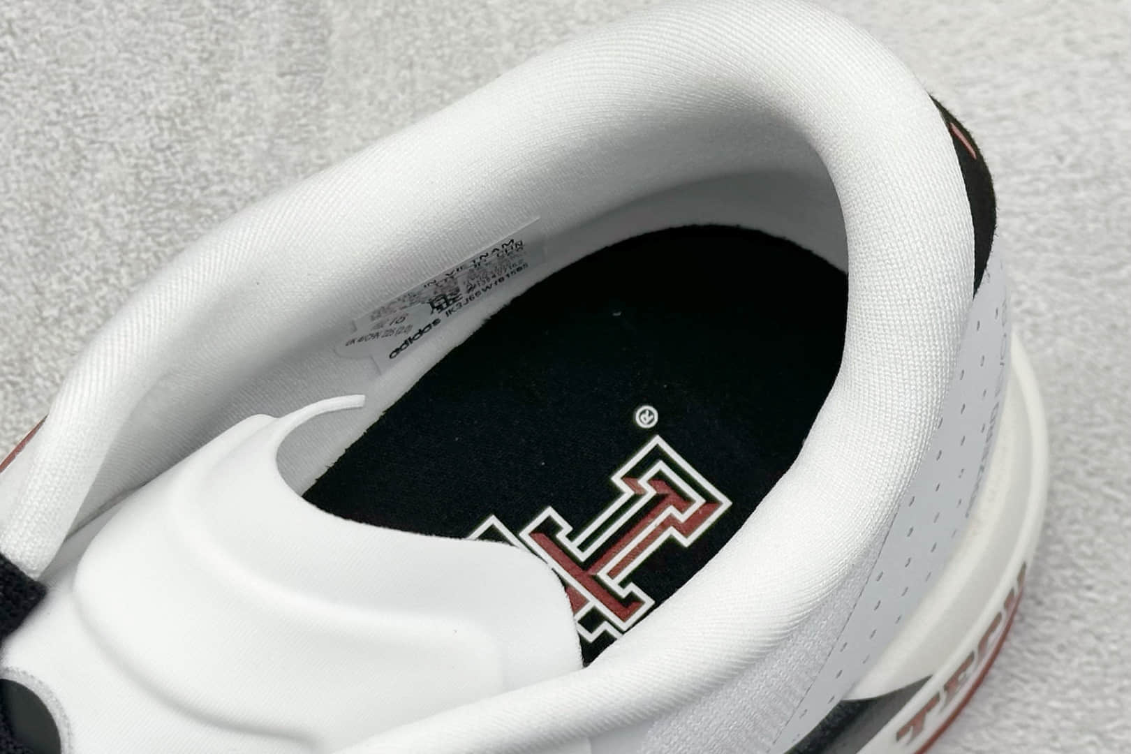 阿迪达斯adidas Adizero Evo SL纯原版本白黑红超轻透气缓震跑鞋 莆田耐克货源 货号：JQ4569