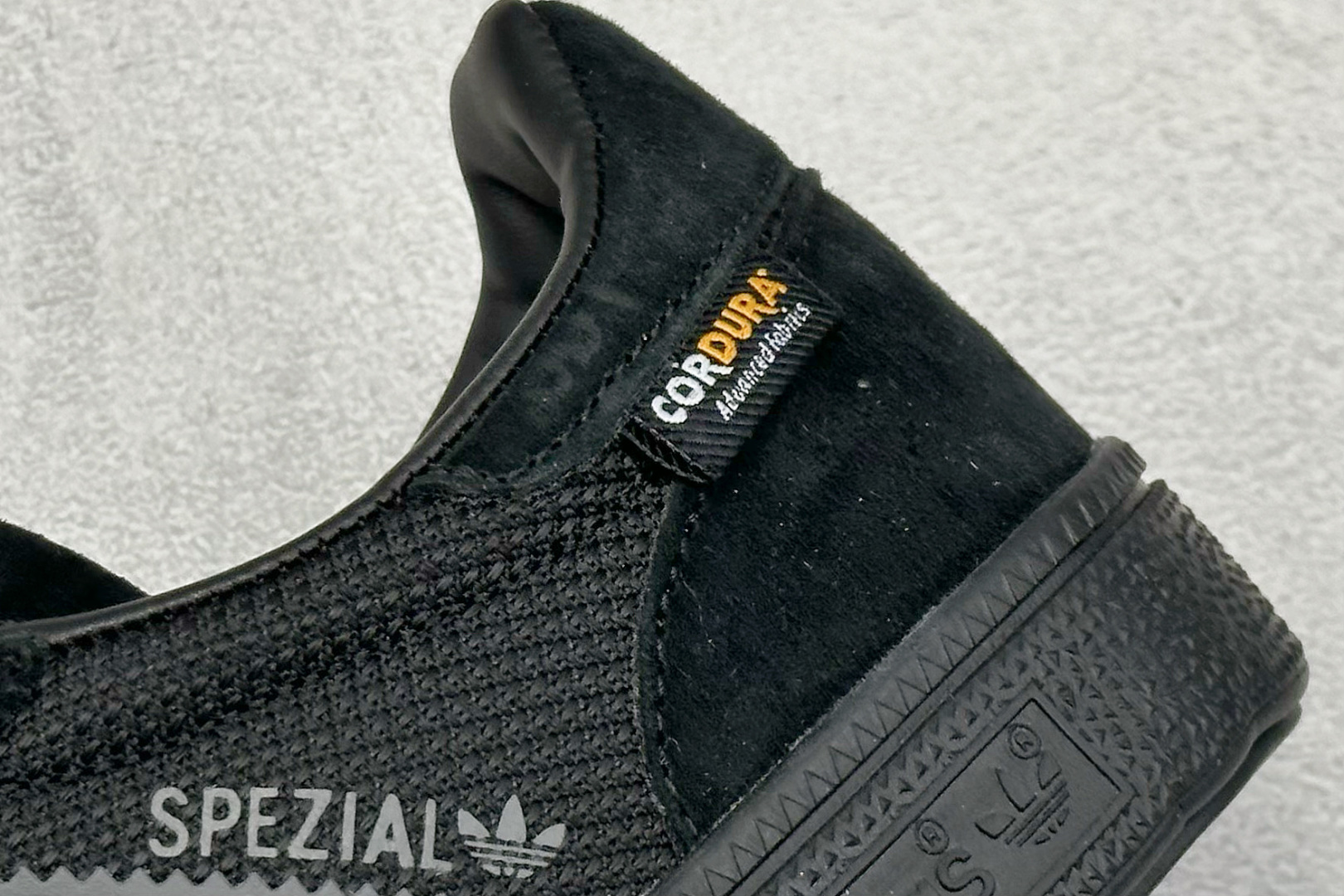 阿迪达斯adidas Originals Handball SPZL纯原版本手球运动员系列黑灰色板鞋 莆田鞋阿迪达斯货源 货号：IE6603