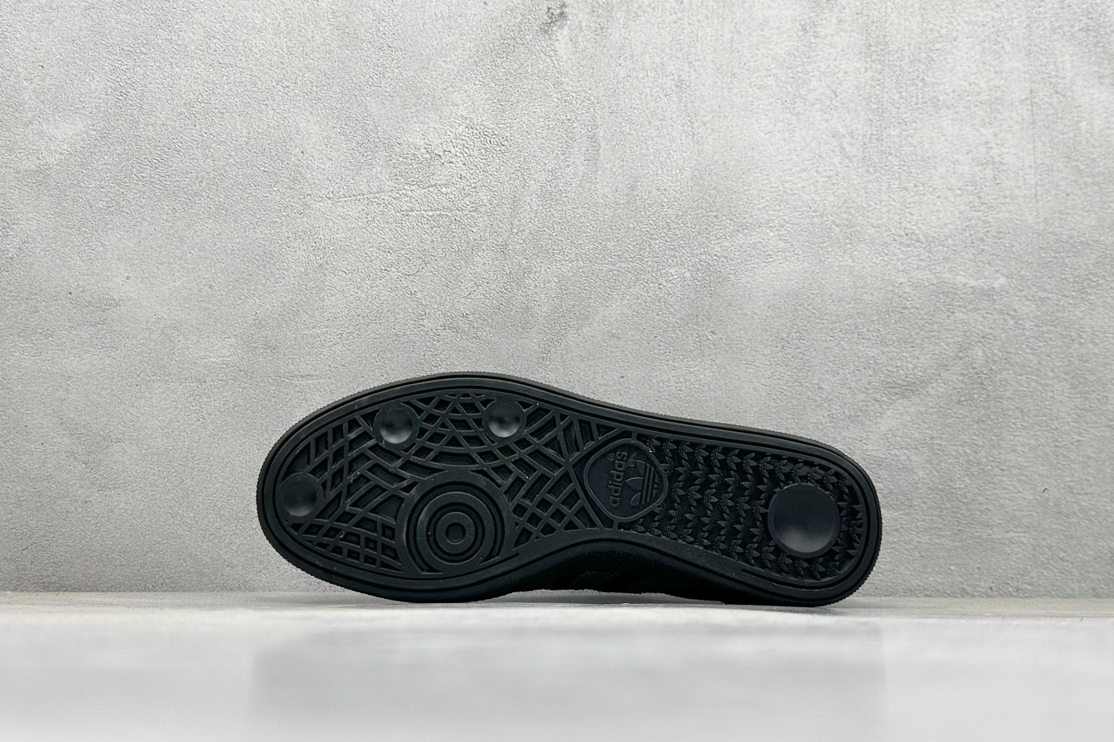 阿迪达斯adidas Originals Handball SPZL纯原版本手球运动员系列黑灰色板鞋 莆田鞋阿迪达斯货源 货号：IE6603