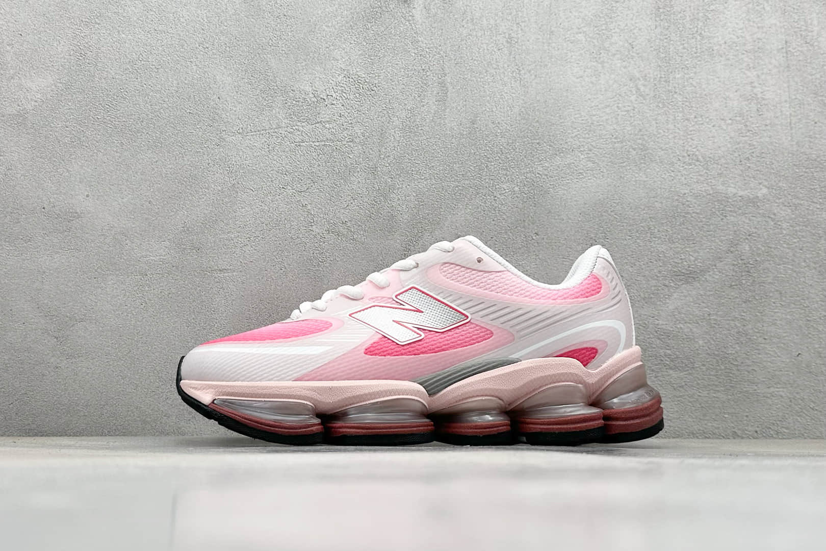 新百伦New Balance 2000纯原版本NB2000白粉渐变网面复古跑鞋 莆田新百伦货源 货号:U2000BF