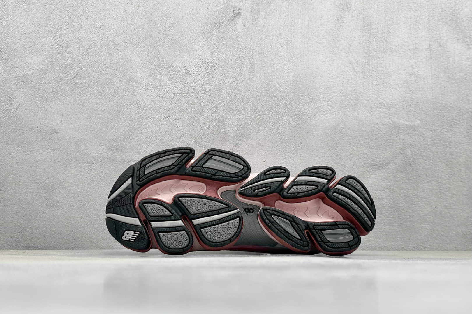 新百伦New Balance 2000纯原版本NB2000白粉渐变网面复古跑鞋 莆田新百伦货源 货号:U2000BF