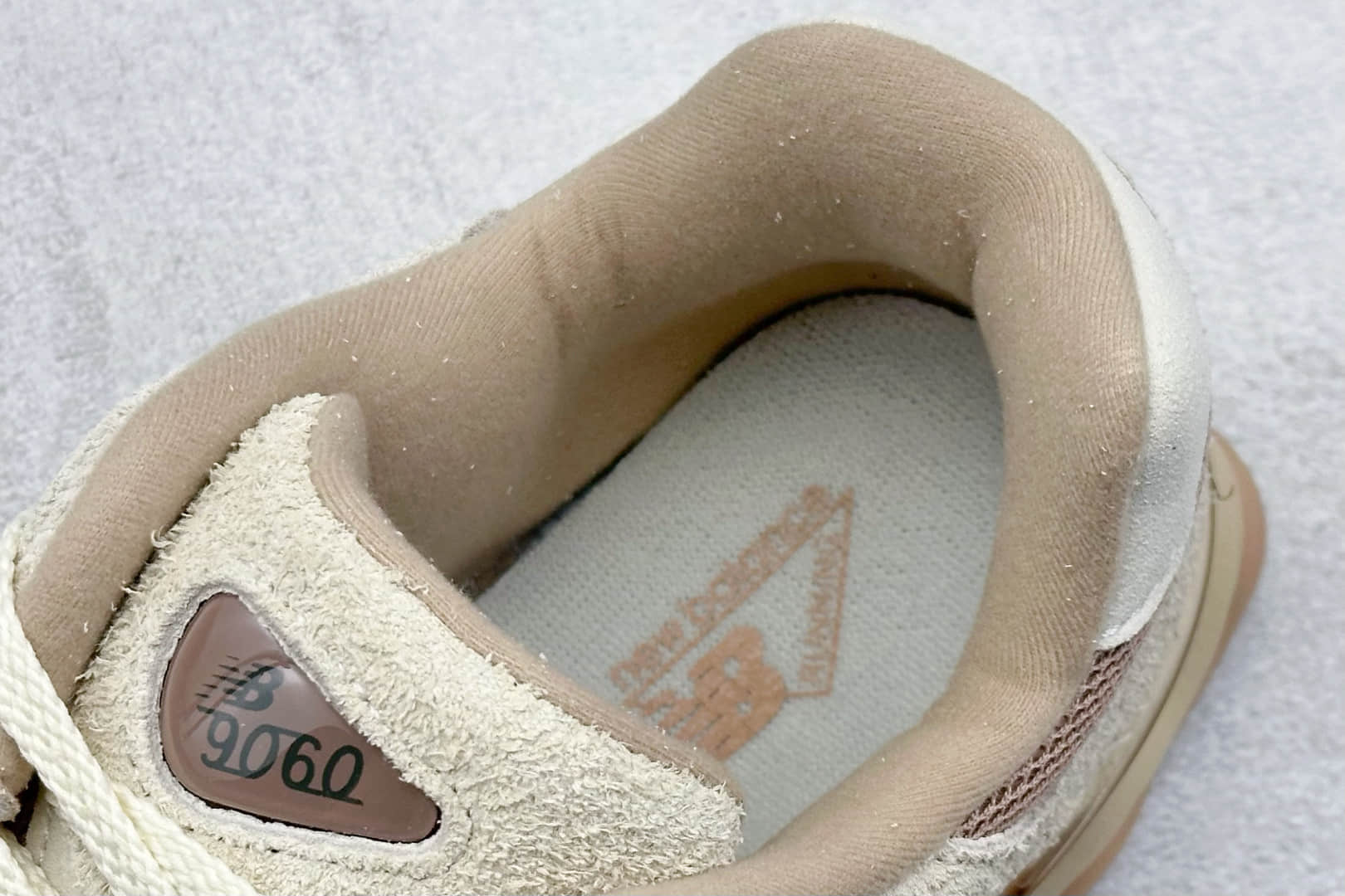 新百伦New Balance 9060纯原版本NB9060棕橘色复古慢跑鞋 莆田新百伦货源 货号:U9060CWF