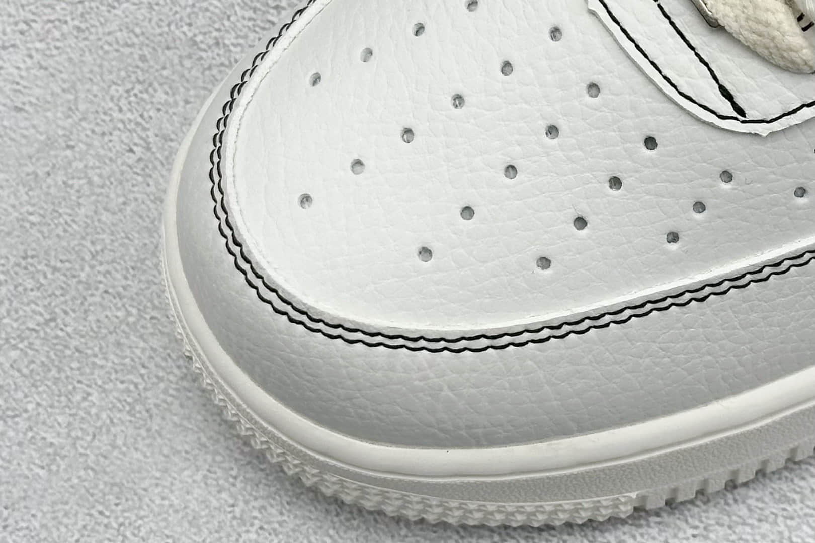 耐克Nike Air Force 1 Low 07 x Balenciaga巴黎世家联名款白黑绑带小钩空军一号低帮休闲板鞋信息资讯大全 货号：AM1588-019