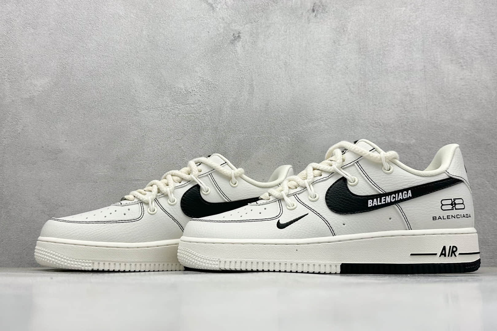 耐克Nike Air Force 1 Low 07 x Balenciaga巴黎世家联名款白黑绑带小钩空军一号低帮休闲板鞋信息资讯大全 货号：AM1588-019