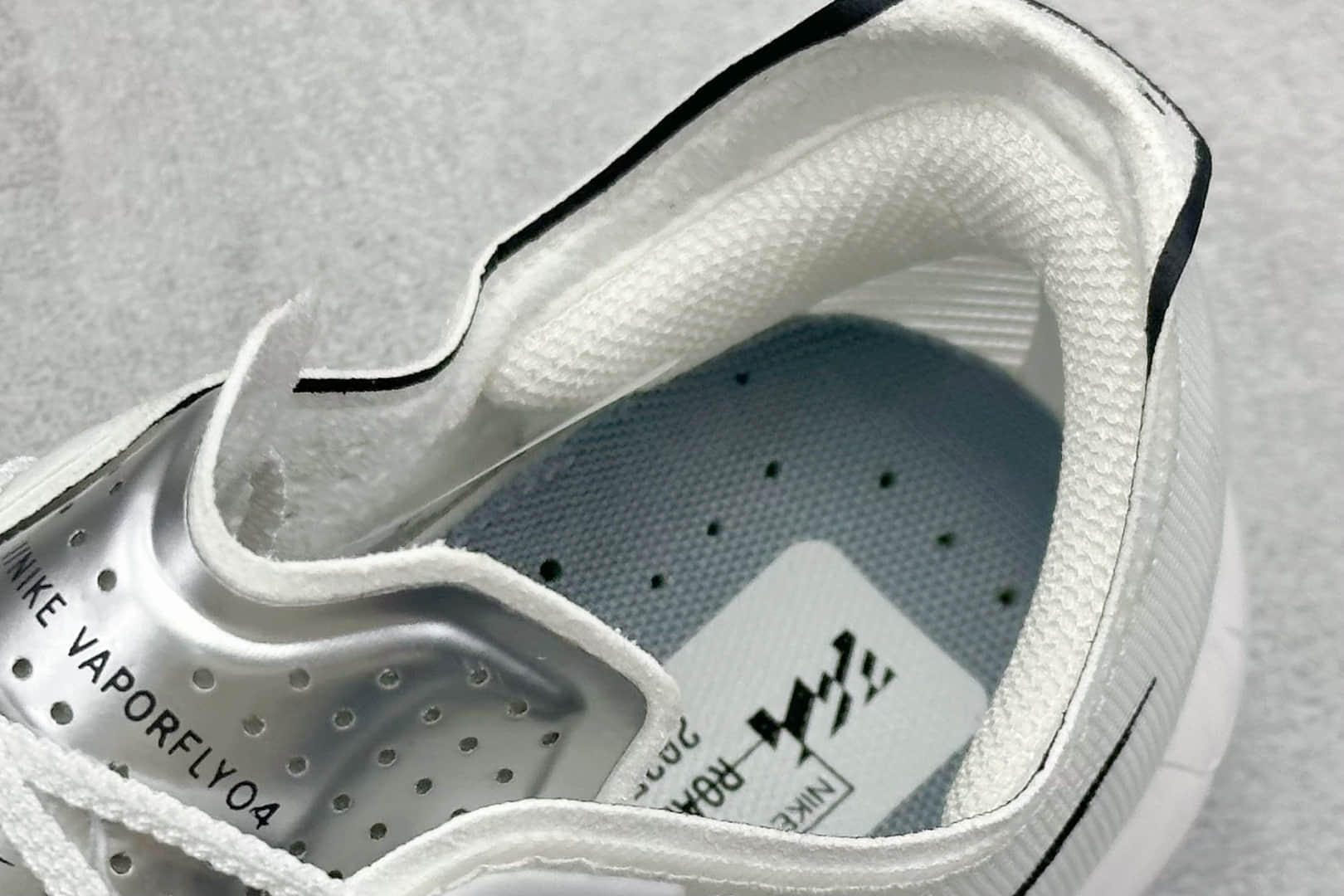 耐克Nike ZoomX Vaporfly NEXT% 4马拉松系列公路竞速超轻缓震跑步鞋信息资讯大全 货号：HF6412-100