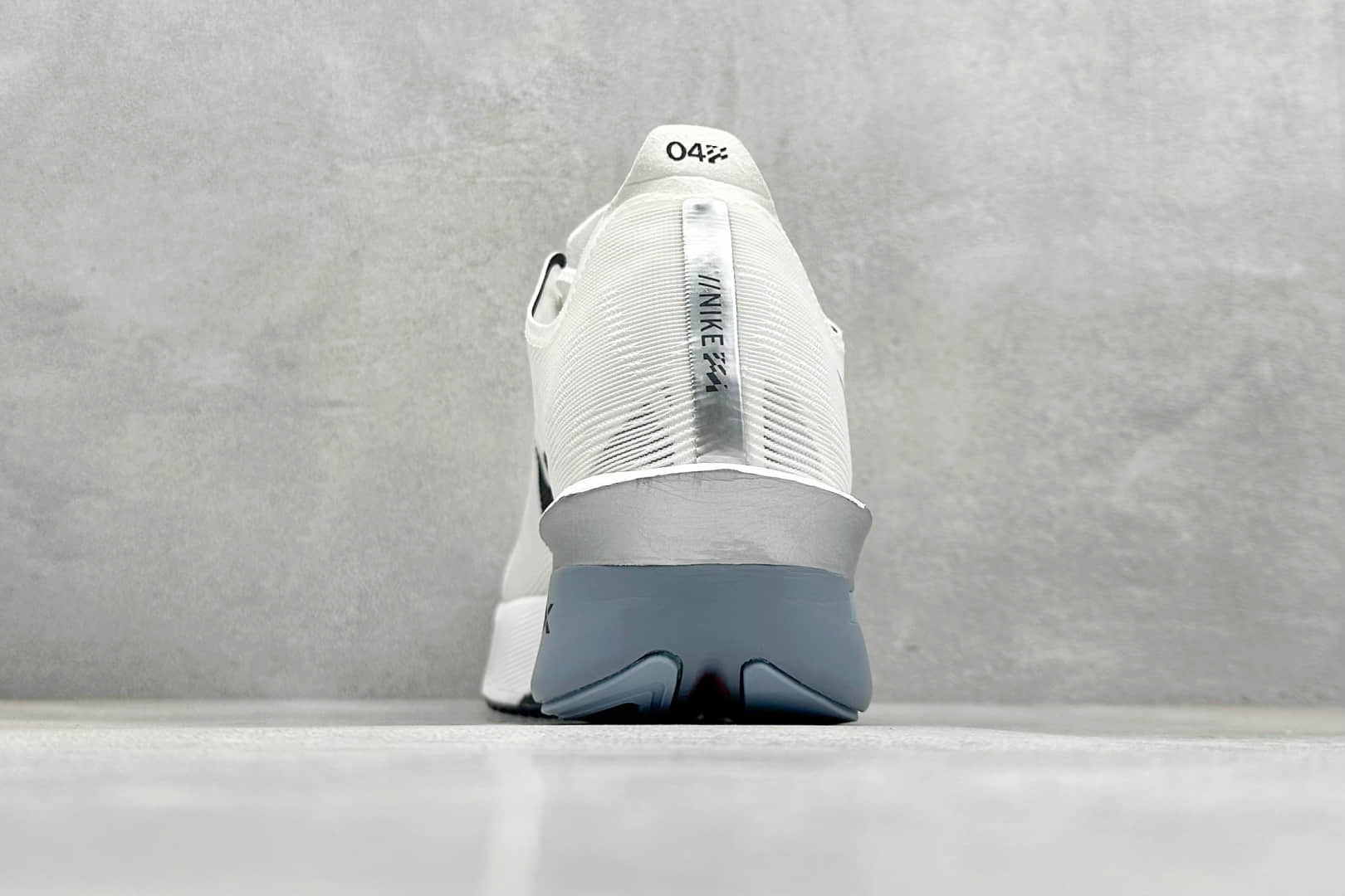 耐克Nike ZoomX Vaporfly NEXT% 4马拉松系列公路竞速超轻缓震跑步鞋信息资讯大全 货号：HF6412-100