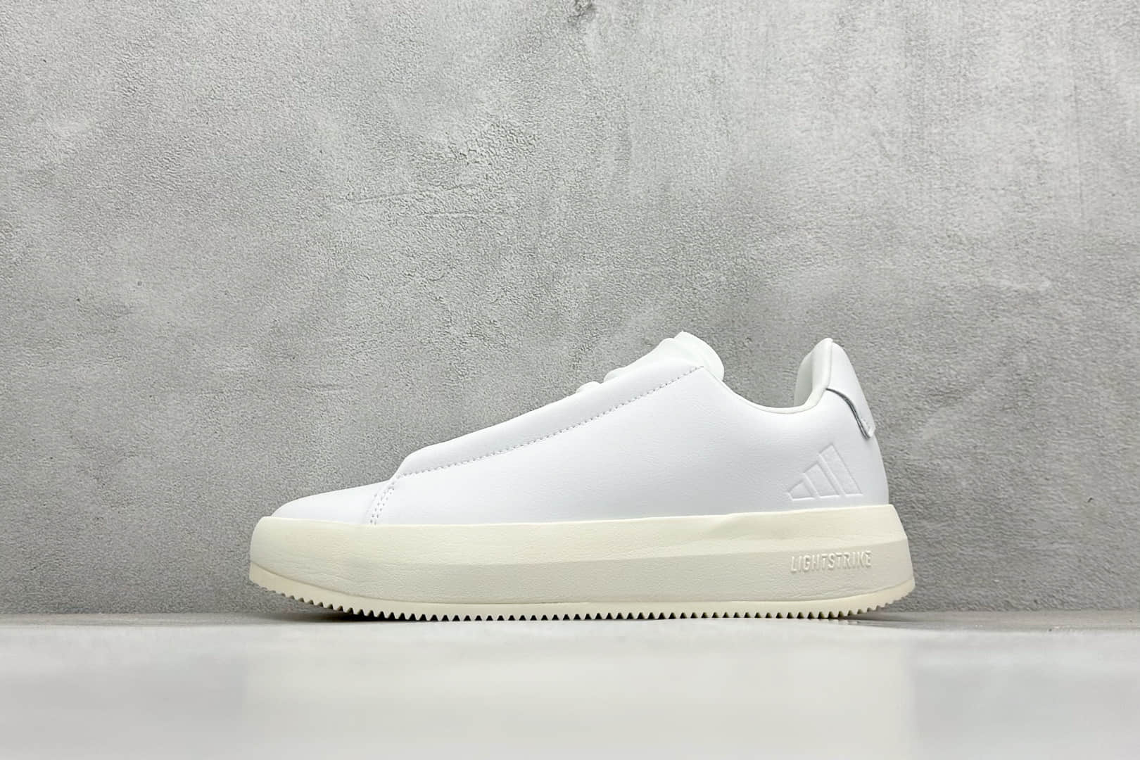 阿迪达斯Adidas Labcourt 百搭休闲轻松舒适耐磨透气低帮板鞋信息资讯大全 货号:JQ2300