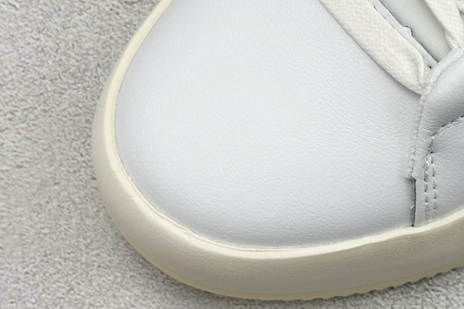 阿迪达斯Adidas Labcourt 百搭休闲轻松舒适耐磨透气低帮板鞋信息资讯大全 货号:JQ2300