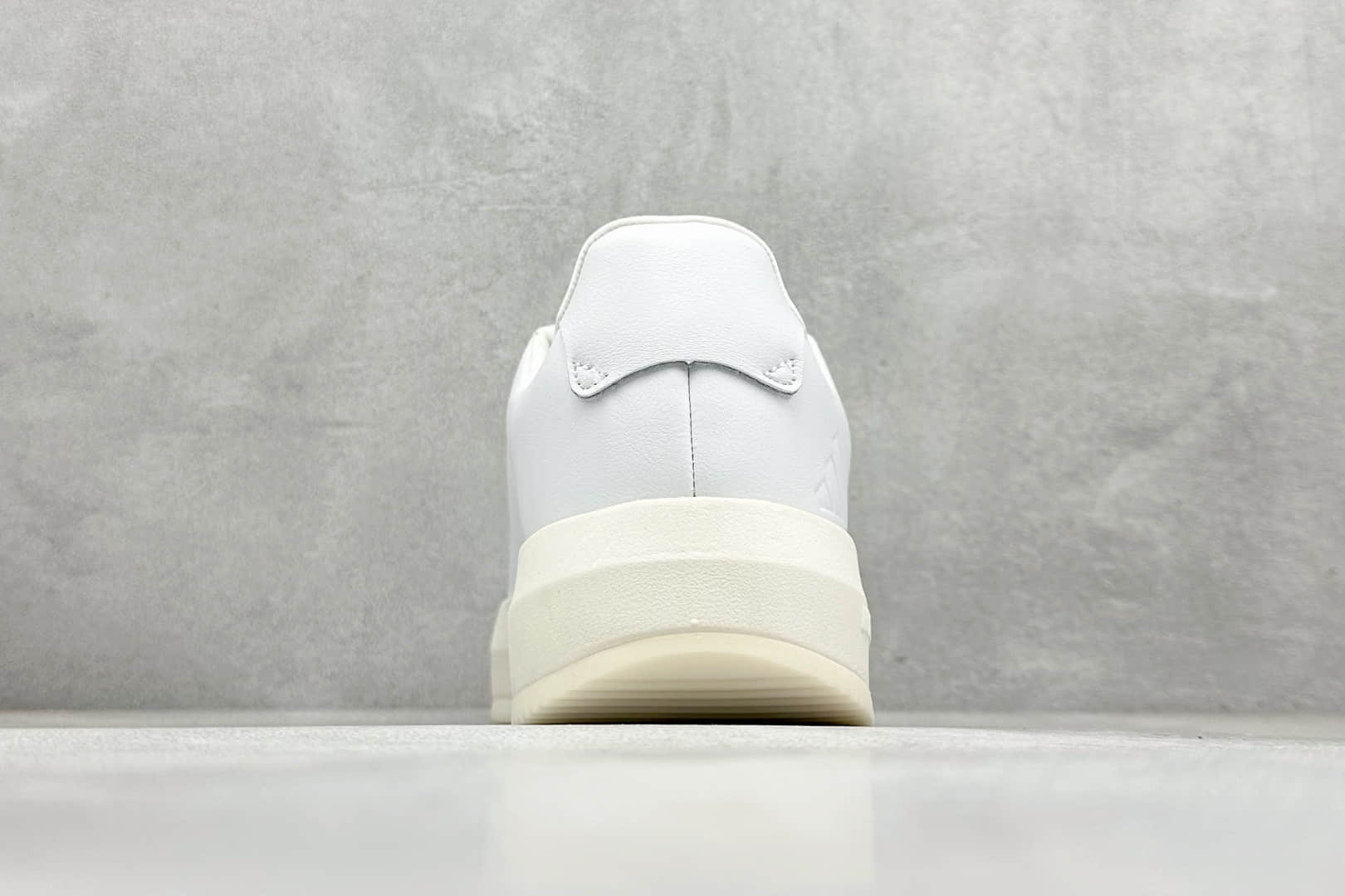 阿迪达斯Adidas Labcourt 百搭休闲轻松舒适耐磨透气低帮板鞋信息资讯大全 货号:JQ2300