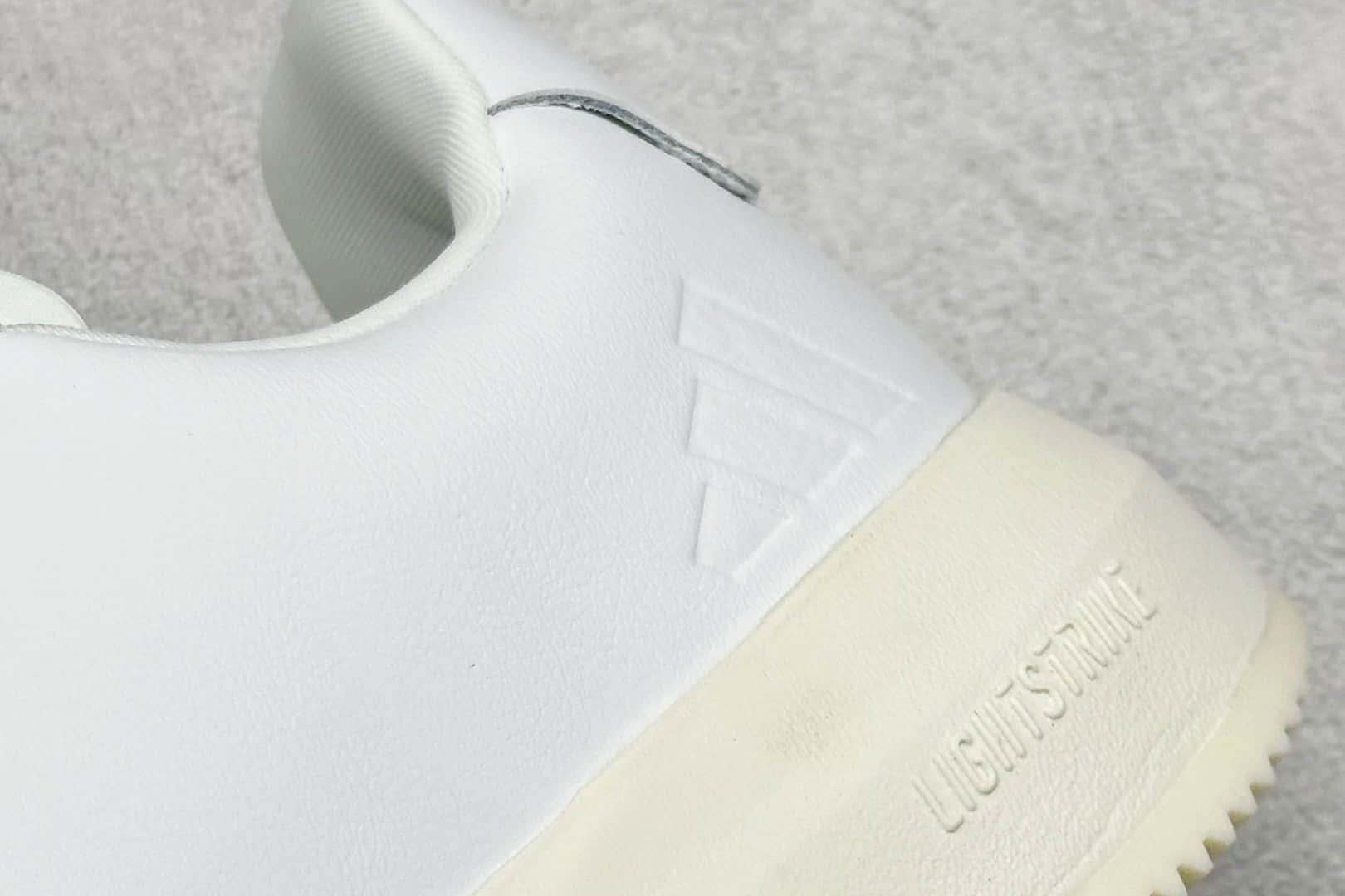 阿迪达斯Adidas Labcourt 百搭休闲轻松舒适耐磨透气低帮板鞋信息资讯大全 货号:JQ2300