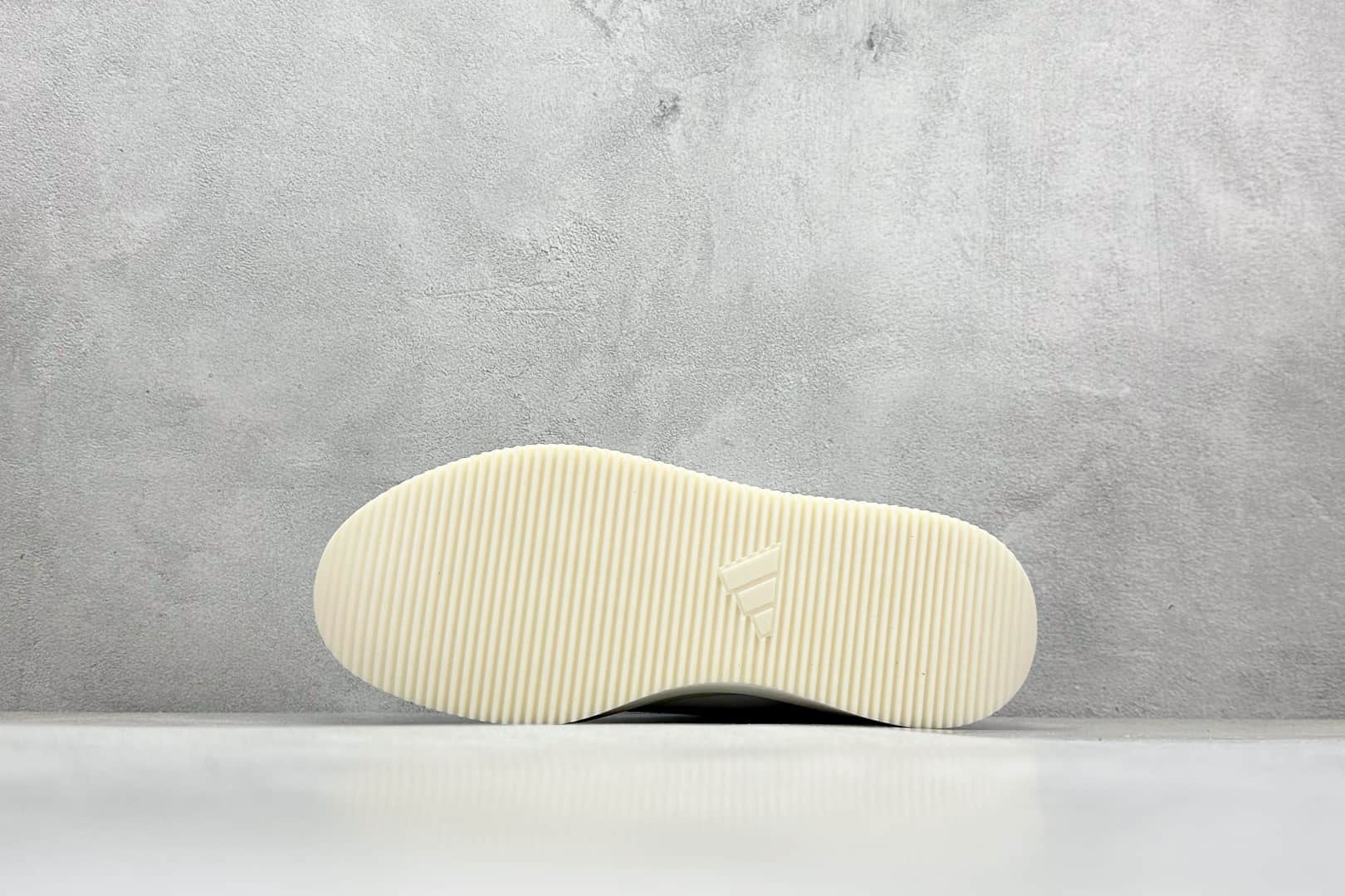 阿迪达斯Adidas Labcourt 百搭休闲轻松舒适耐磨透气低帮板鞋信息资讯大全 货号:JQ2300