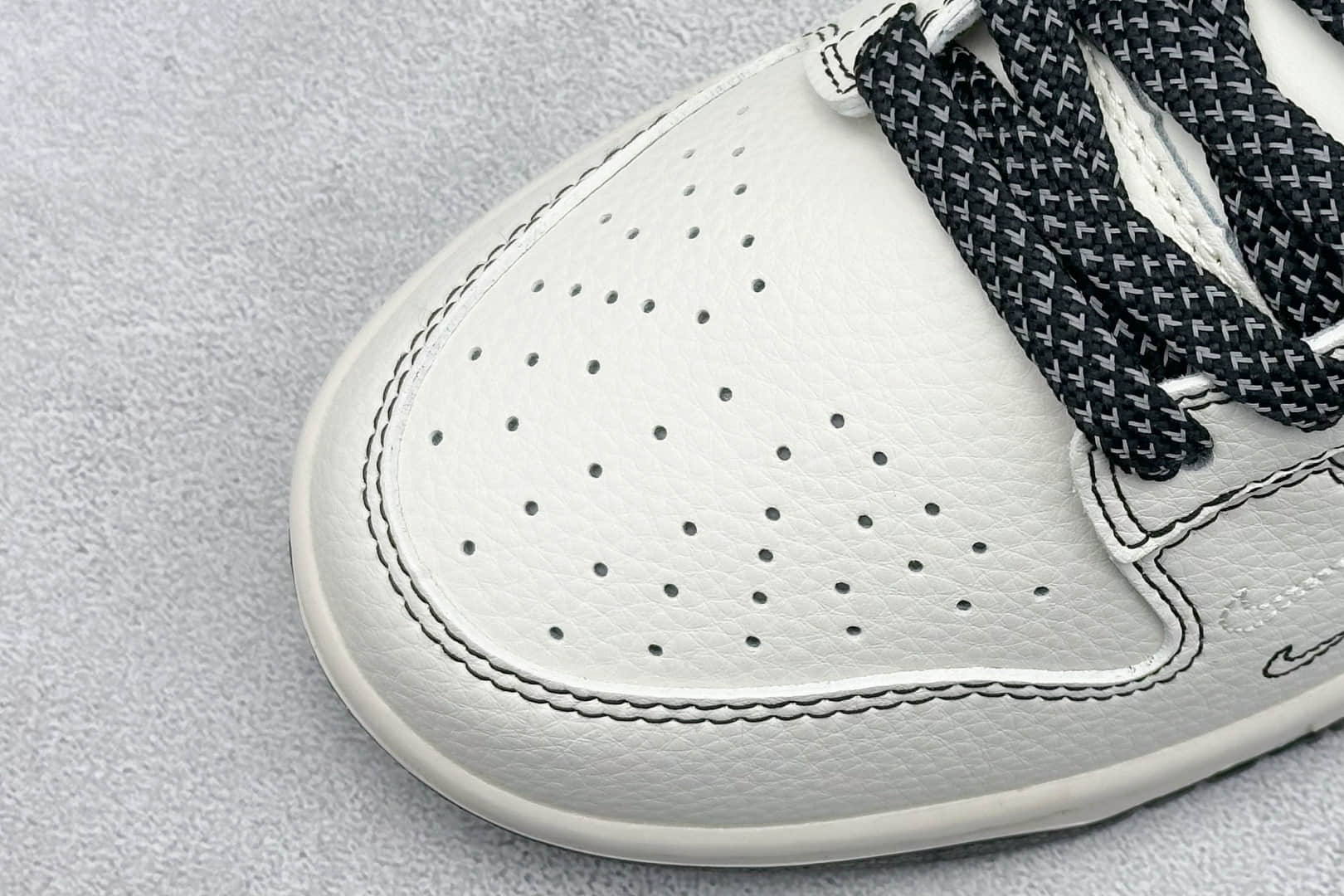 耐克Nike SB Dunk Low斯图西联名米黑小双勾地板休闲板鞋信息资讯大全 货号:HH7518-096