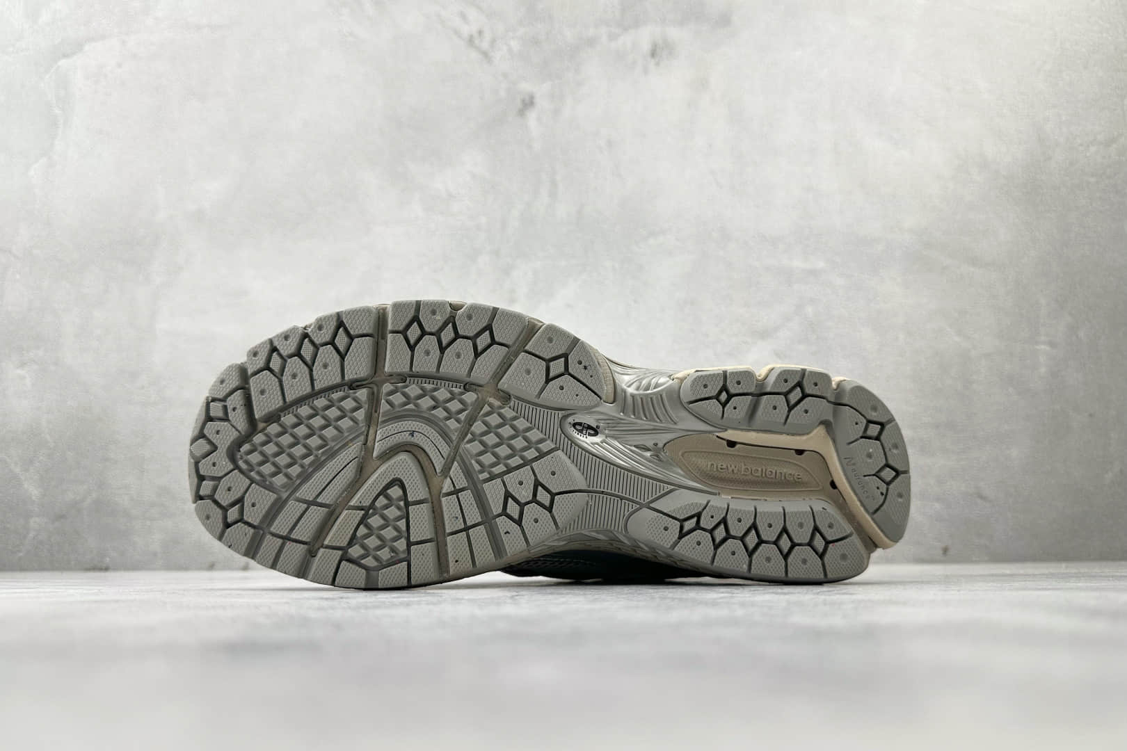 新百伦New Balance 1906纯原版本NB1906棕褐色复古跑鞋 莆田新百伦货源 货号:U1906RCP