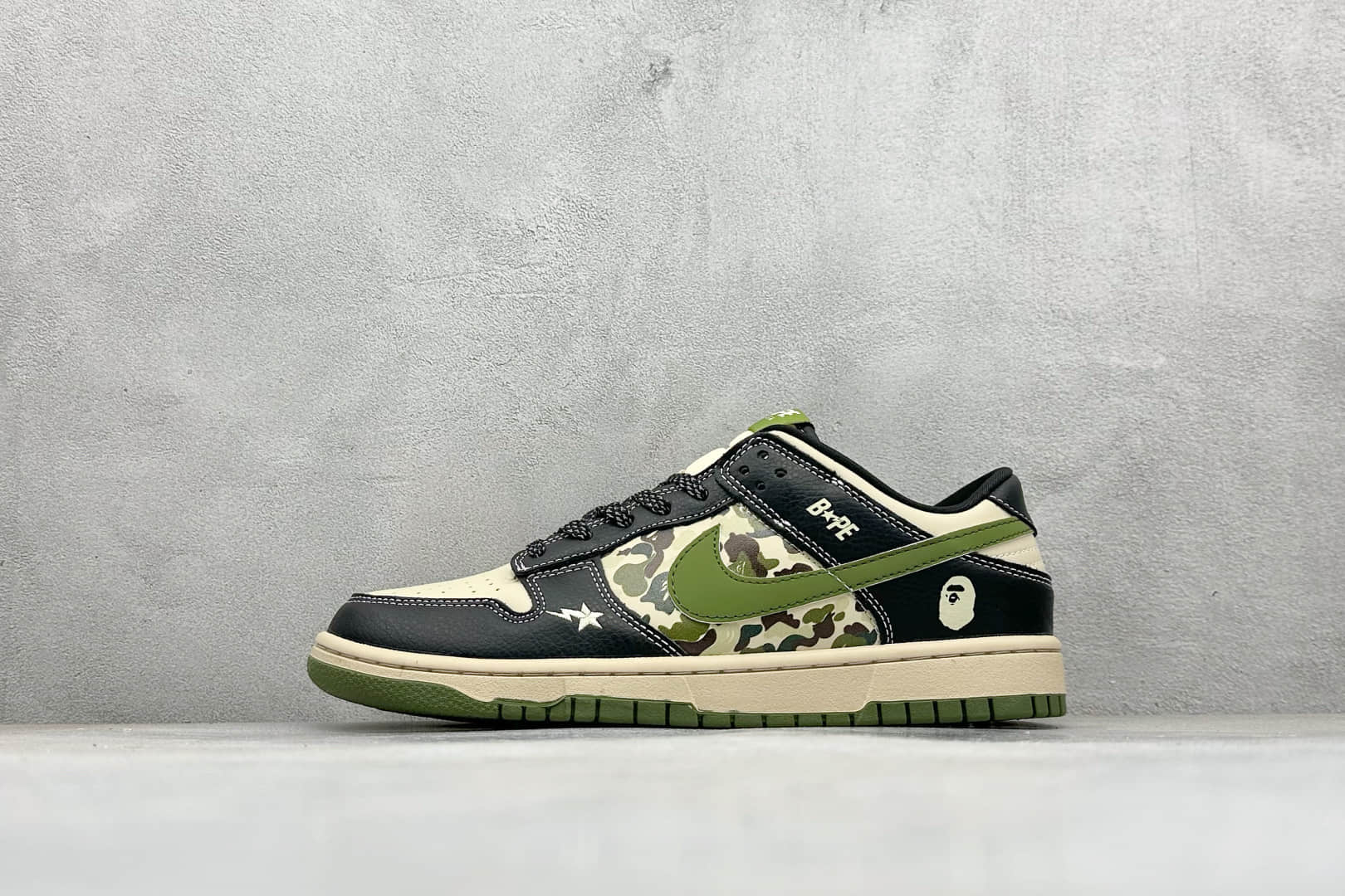 耐克Nike SB Dunk Low纯原版本猿人头联名SB Dunk 迷彩绿勾低帮板鞋 莆田耐克档口 货号:SJ8888-003