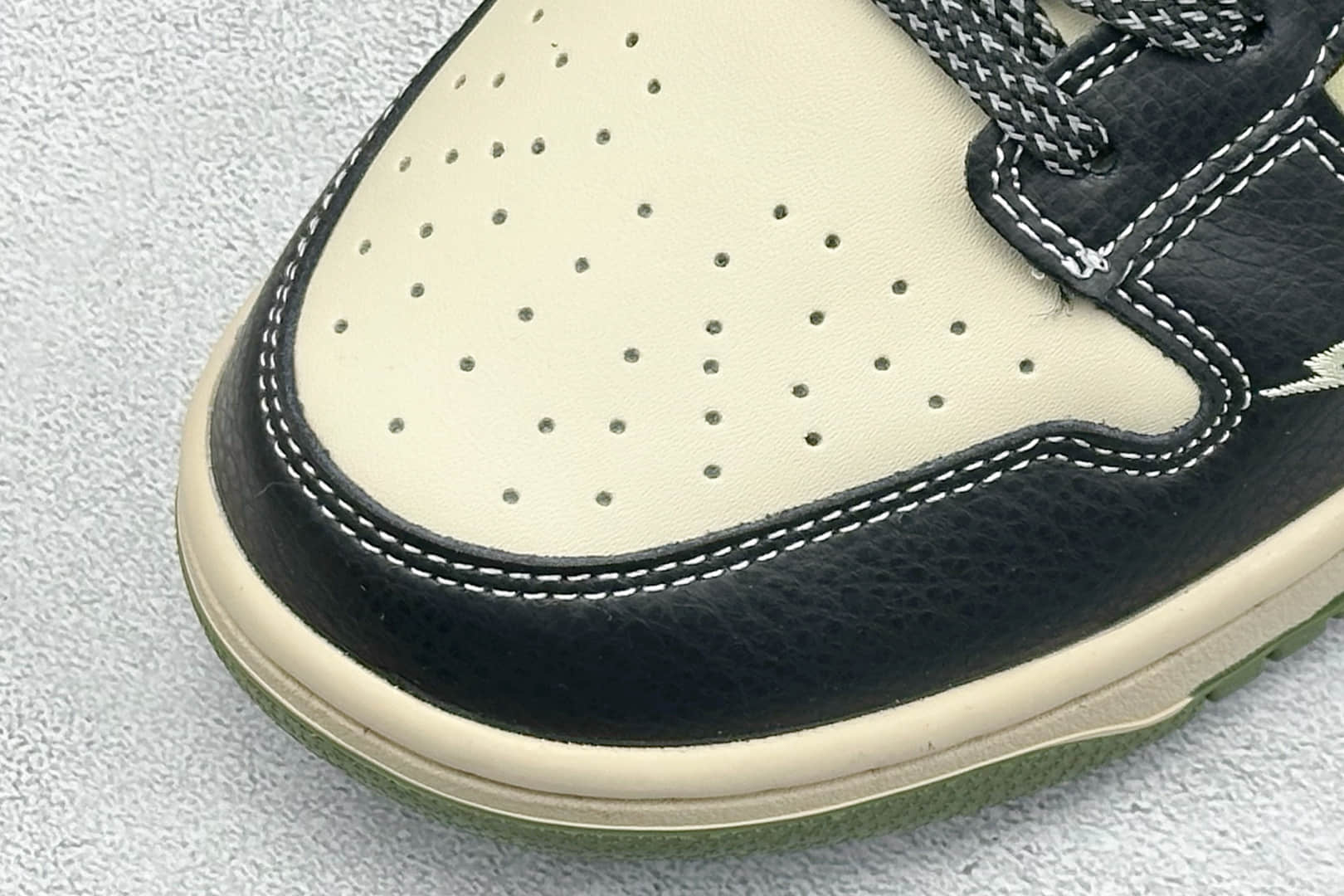 耐克Nike SB Dunk Low纯原版本猿人头联名SB Dunk 迷彩绿勾低帮板鞋 莆田耐克档口 货号:SJ8888-003