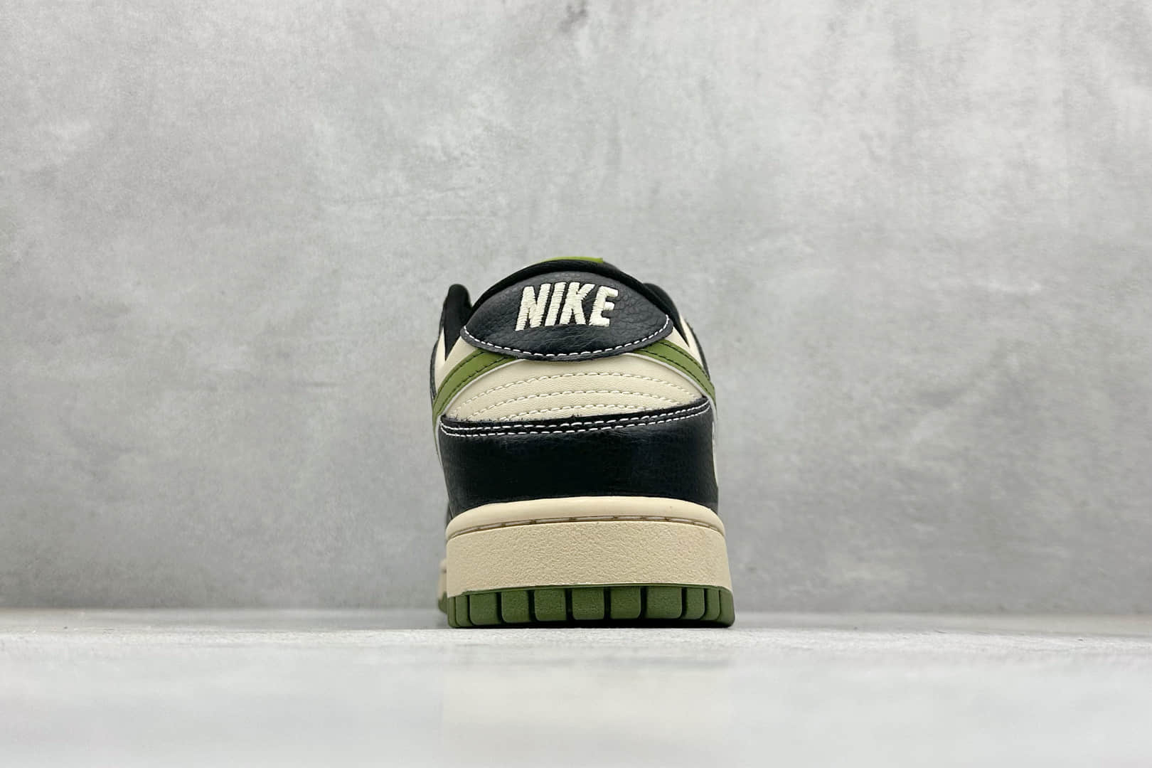 耐克Nike SB Dunk Low纯原版本猿人头联名SB Dunk 迷彩绿勾低帮板鞋 莆田耐克档口 货号:SJ8888-003