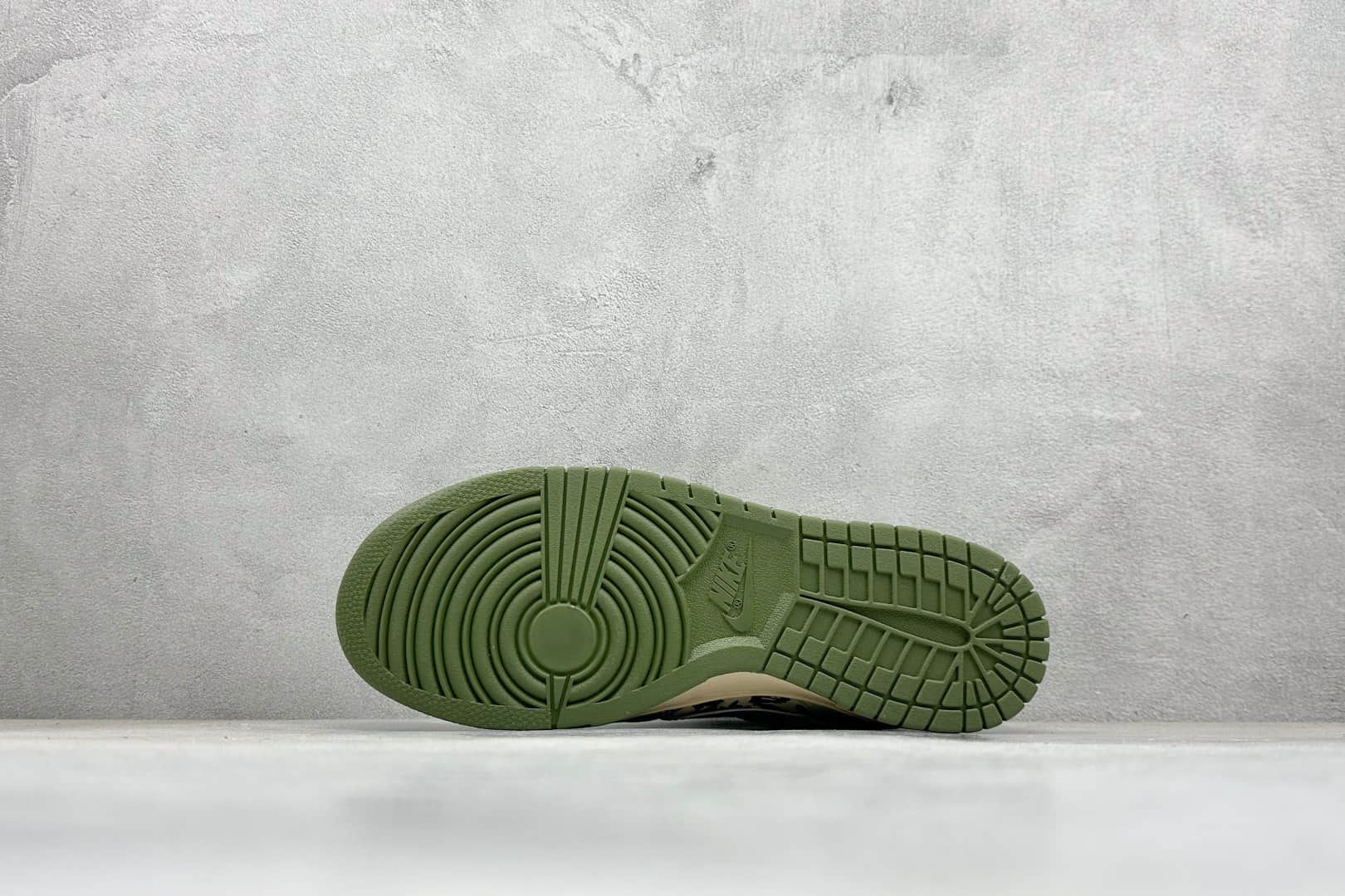 耐克Nike SB Dunk Low纯原版本猿人头联名SB Dunk 迷彩绿勾低帮板鞋 莆田耐克档口 货号:SJ8888-003