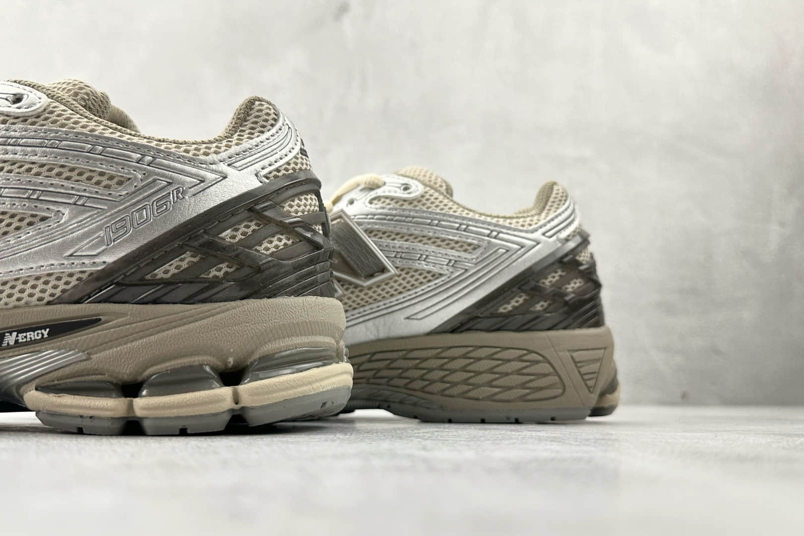 新百伦New Balance 1906纯原版本NB1906棕褐色复古跑鞋 莆田新百伦货源 货号:U1906RCP